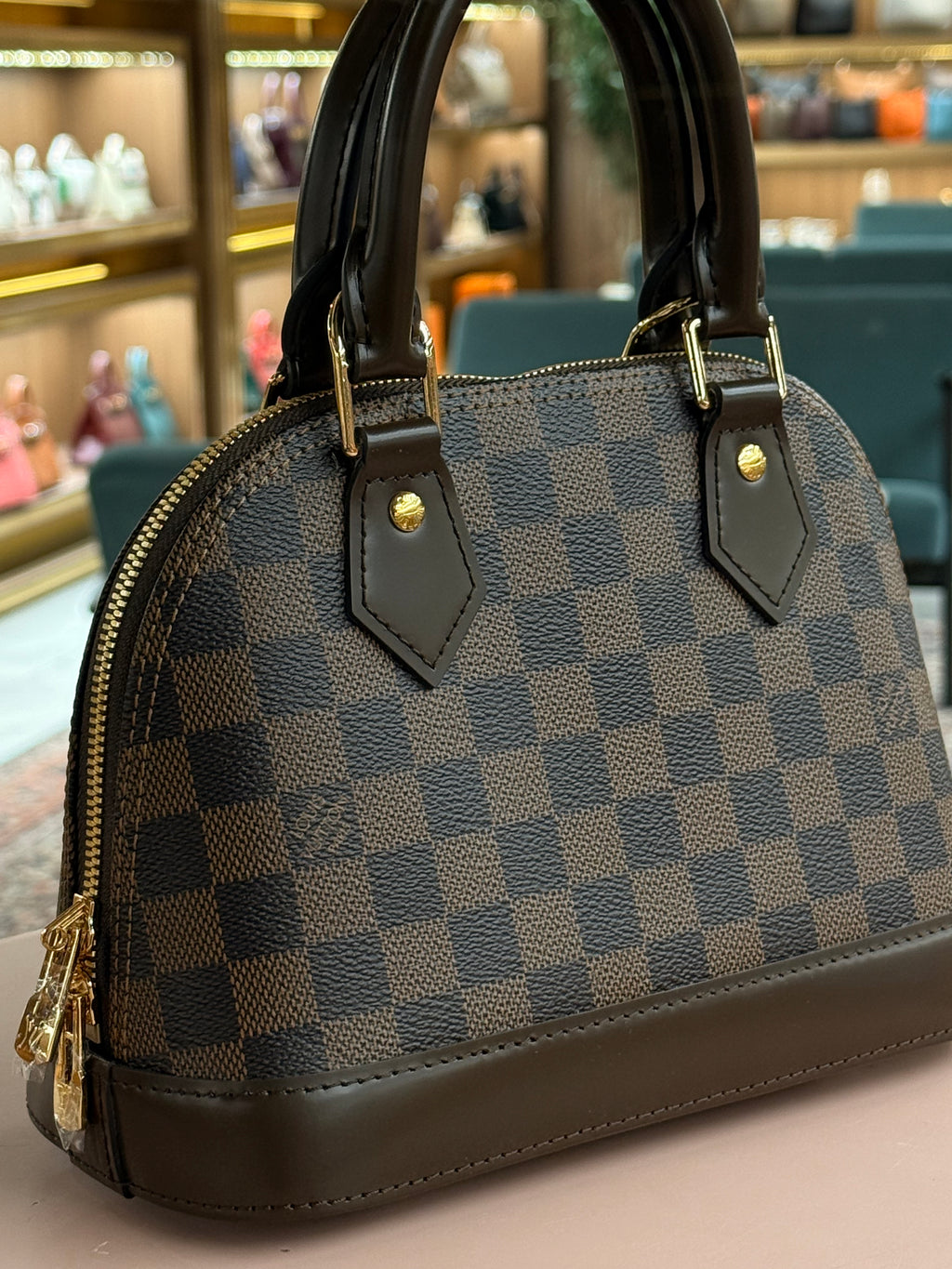 Louis Vuitton | Alma-BB – Canvas – Damier Ebene – Gold Hardware