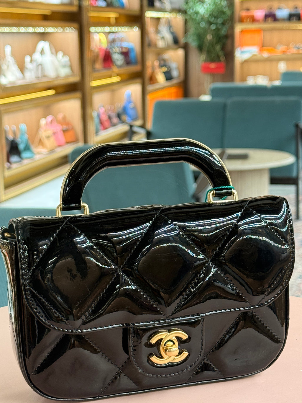 Chanel | BAG WITH HANDLE AND FLAP (Mini) – Patent Leather – Pink – Gold Hardware