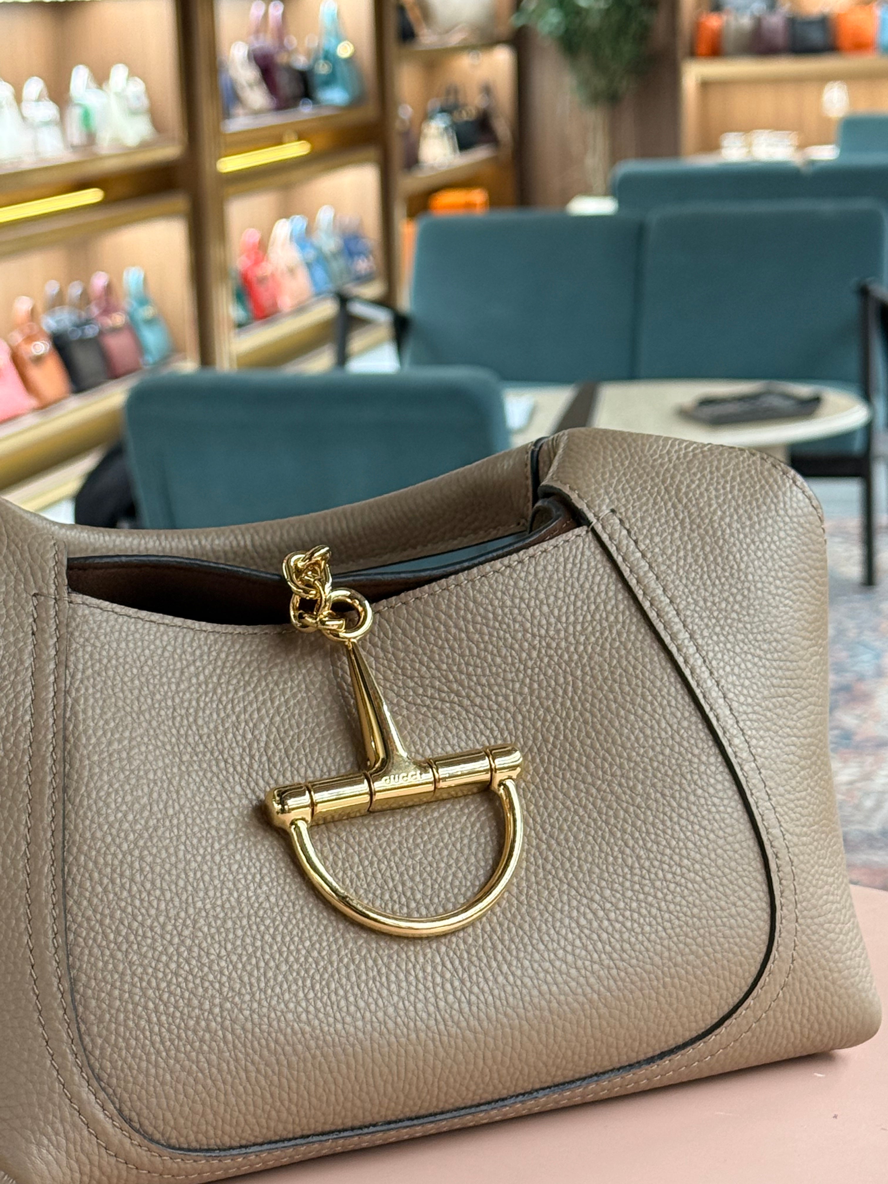 Gucci | Softbit Maxi Shoulder Bag – Leather – Beige – Gold Hardware