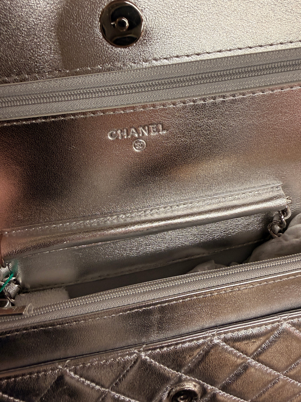 Chanel | Wallet on Chain (20) – Lambskin – Silver – Gold Hardware