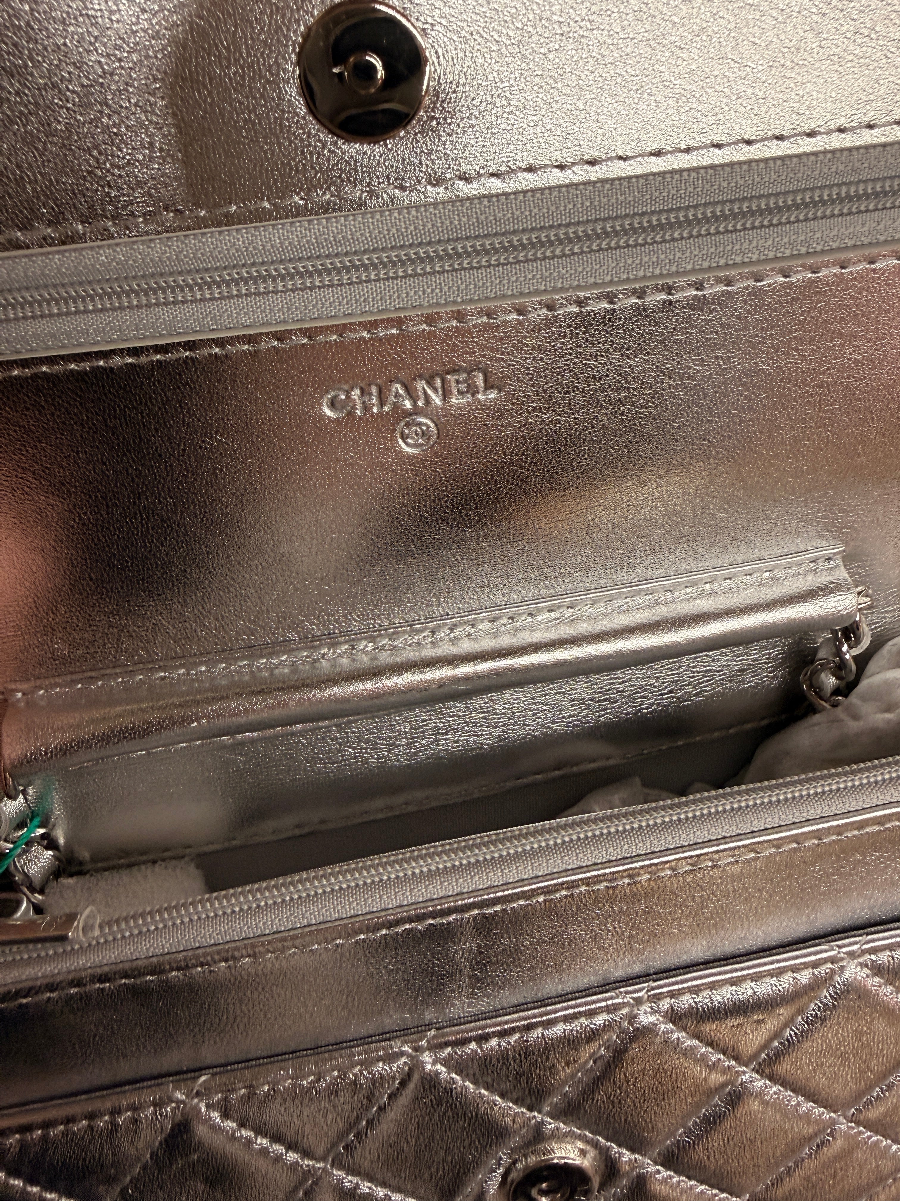 Chanel | Wallet on Chain (20) – Lambskin – Silver – Gold Hardware