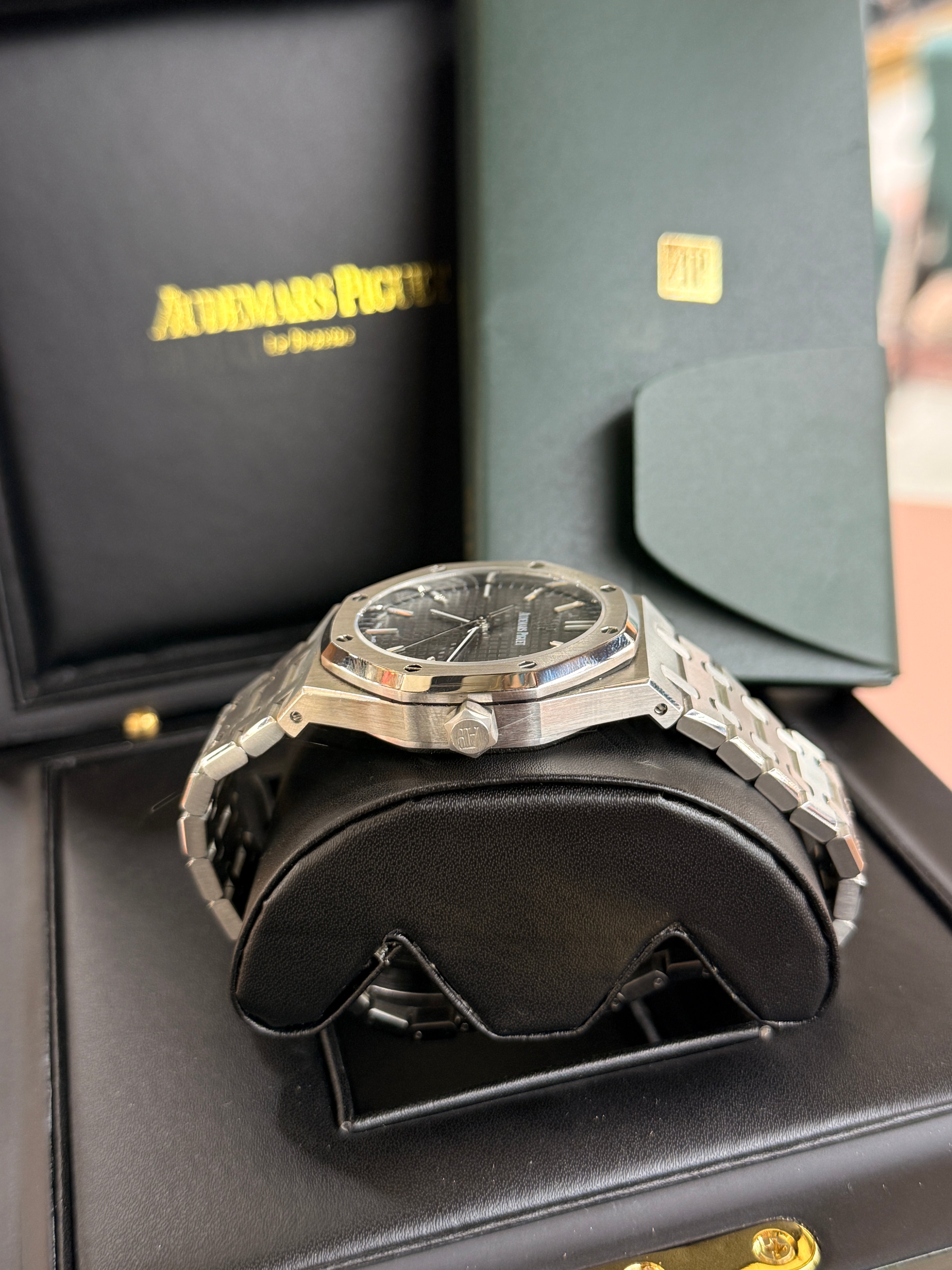 Audemars Piguet | Royal Oak – Stainless Steel – Black – Silver Hardware