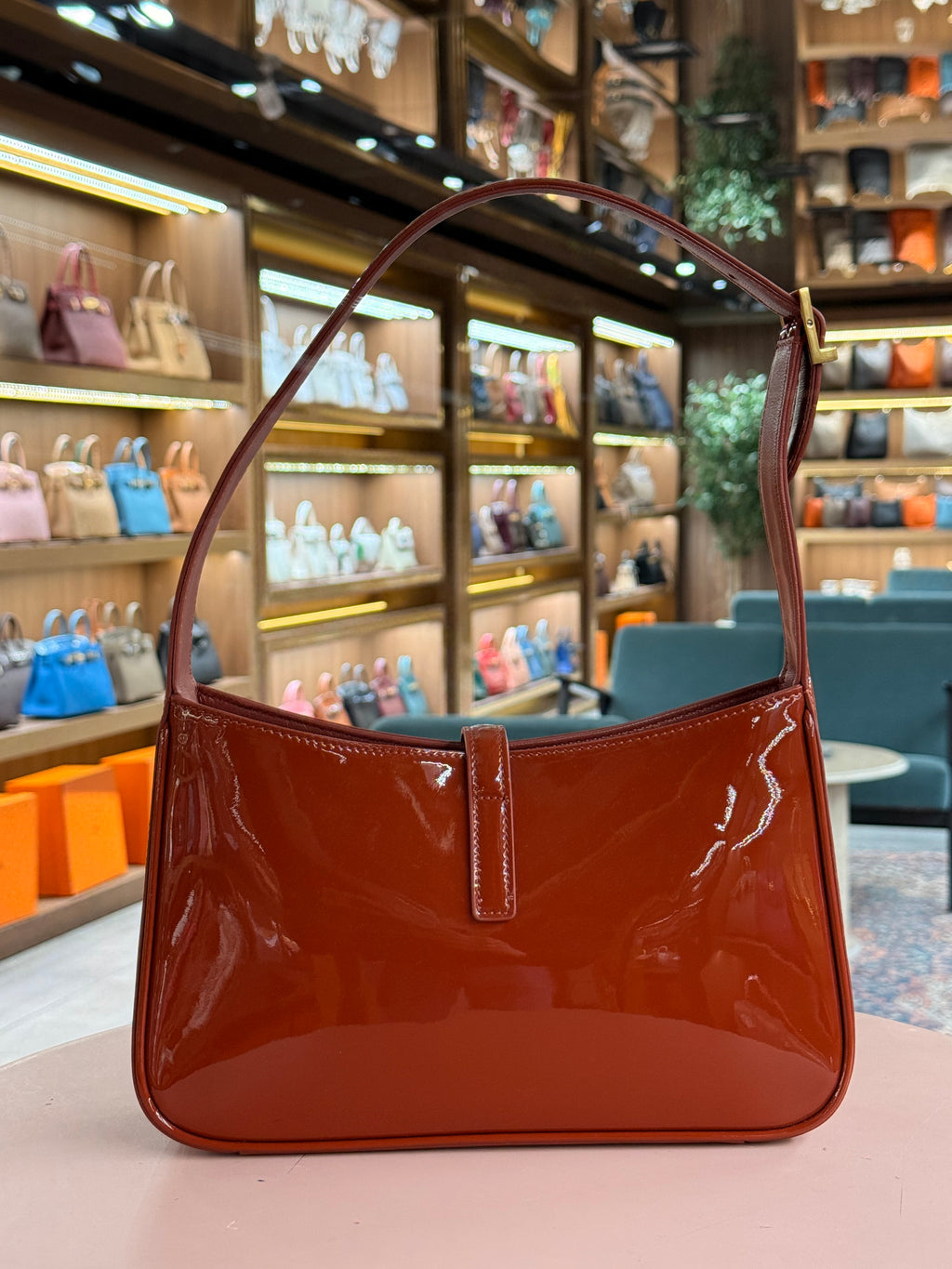 YSL | 5-to-7-Hobo – Patent Leather – Rouge – Gold Hardware