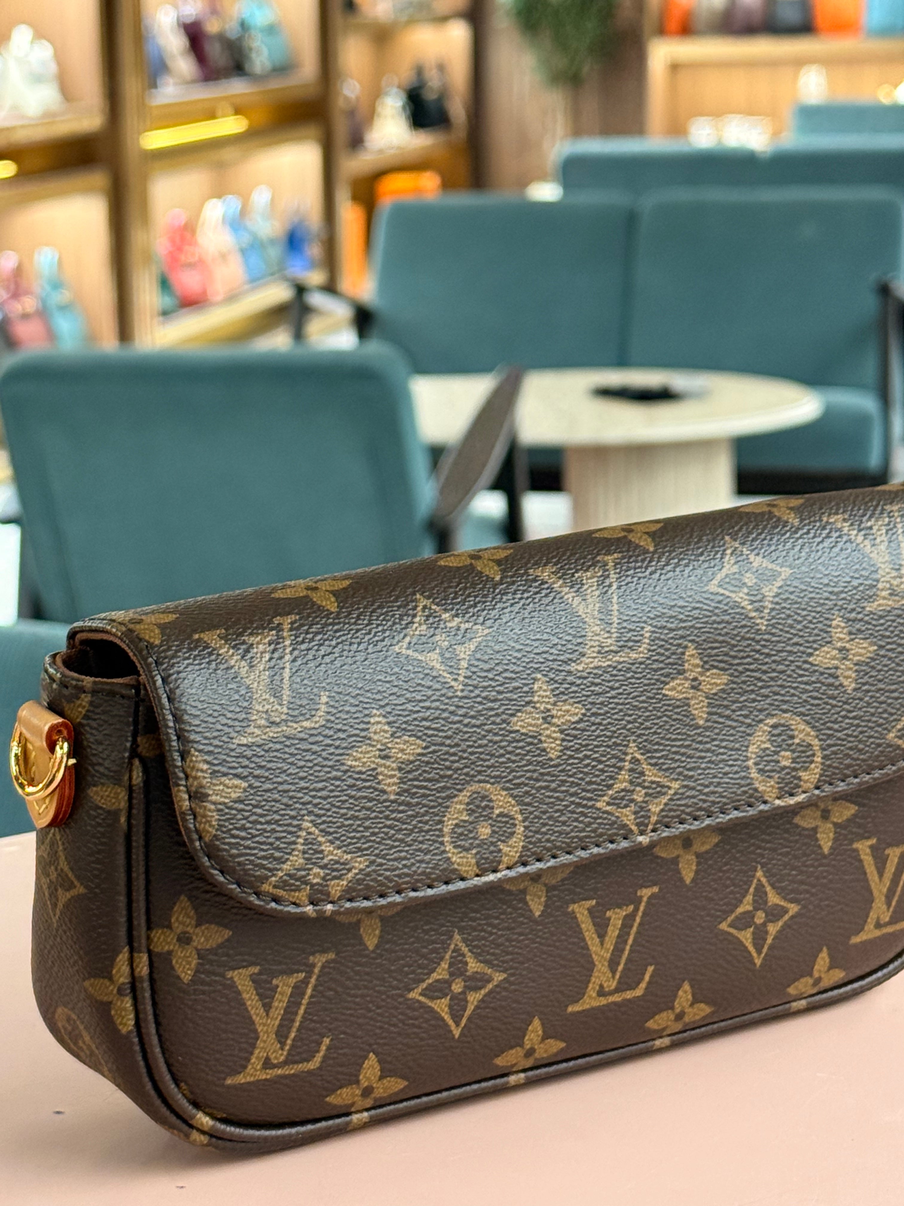 Louis Vuitton | Wallet on Chain Ivy – Canvas – Brown – Gold Hardware