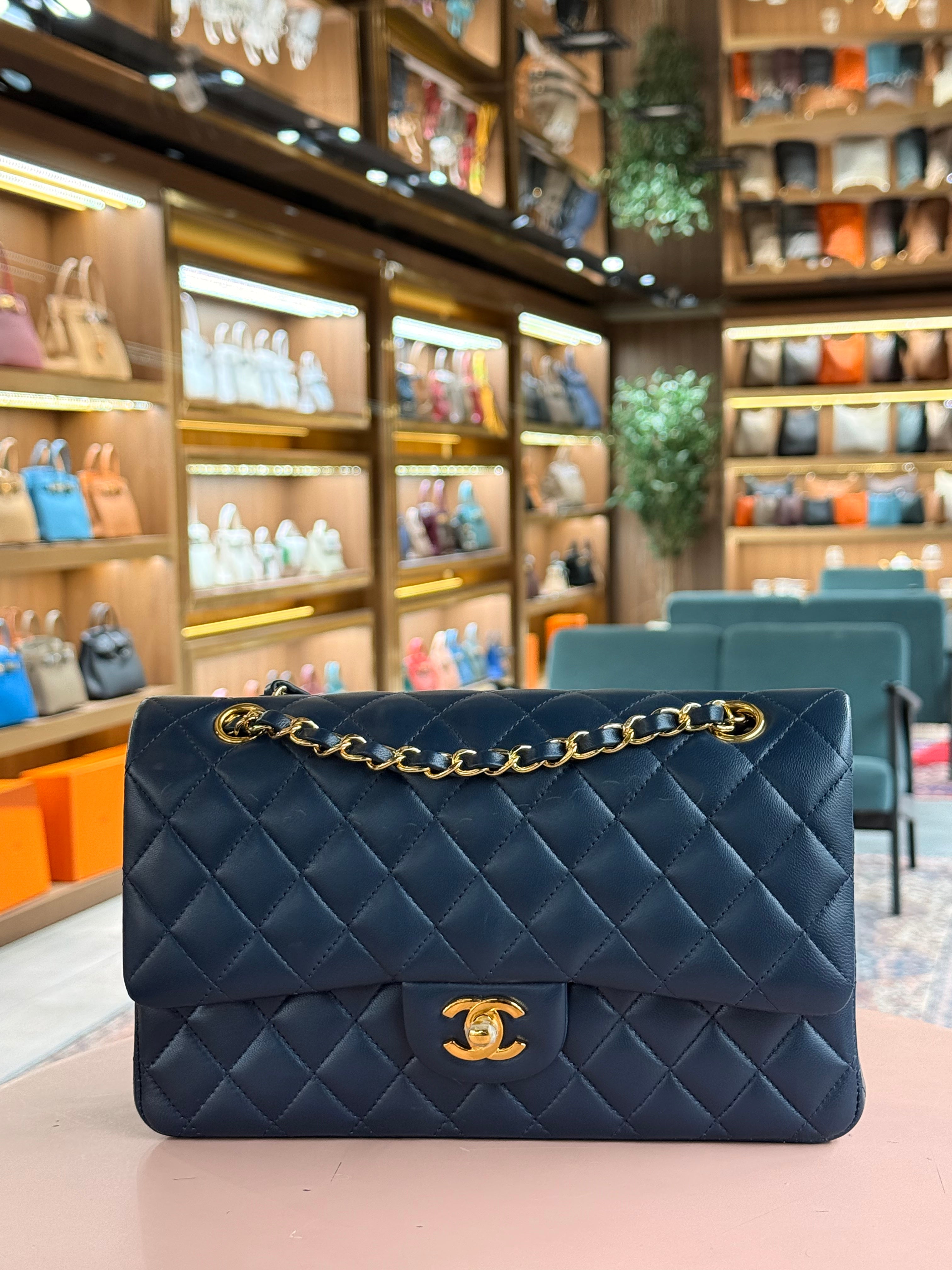 Chanel | Classic Flap Bag – Lambskin – Navy – Gold Hardware