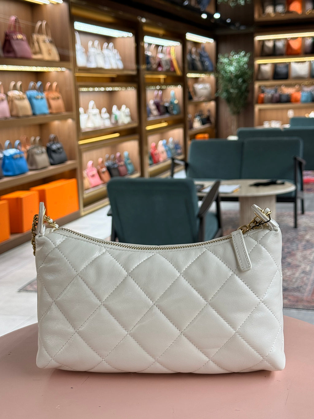 Chanel | Hobo (19) – Lambskin – White – Gold Hardware