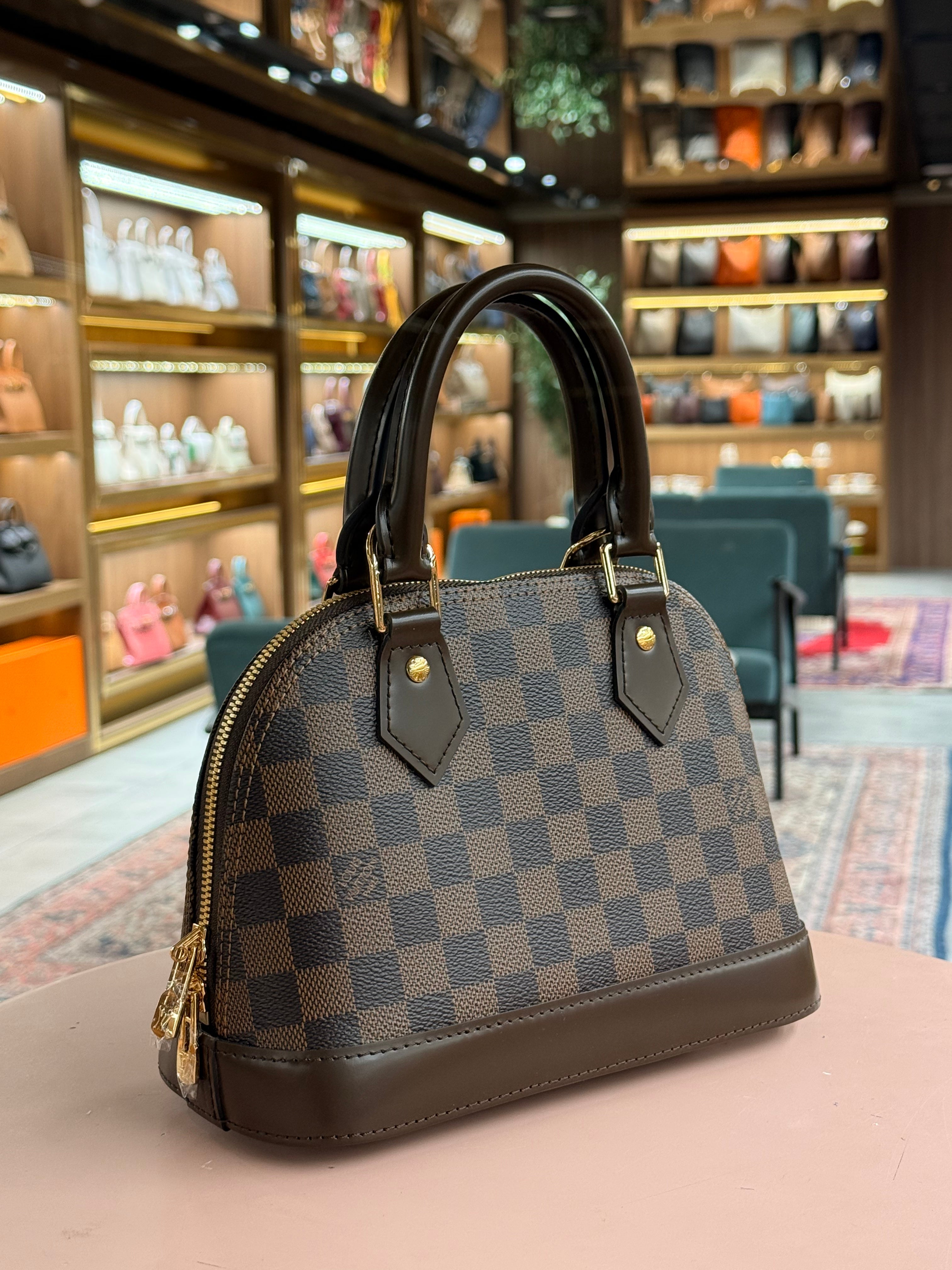 Louis Vuitton | Alma-BB – Canvas – Damier Ebene – Gold Hardware