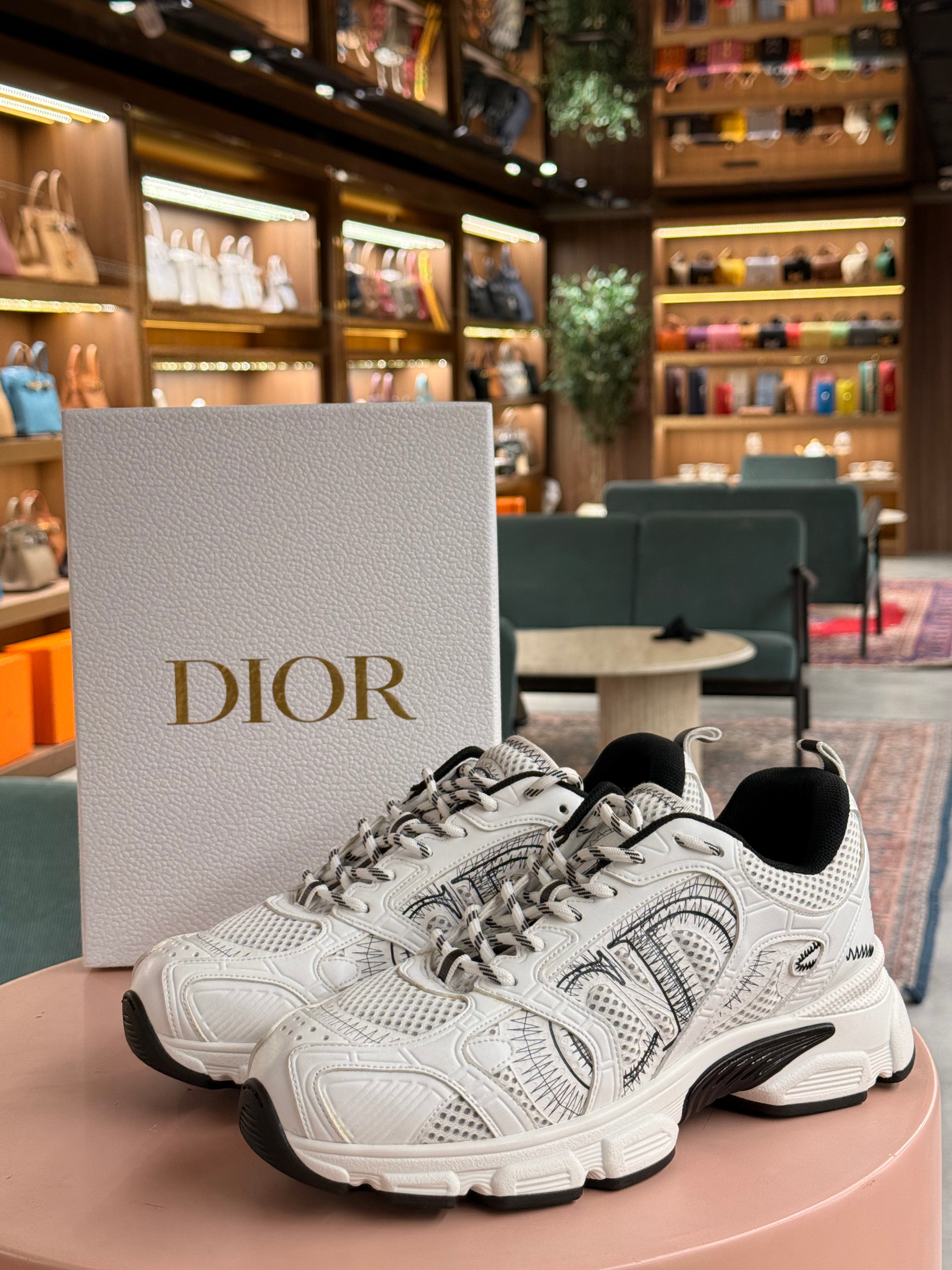 Dior | Chrono-Sneaker – Mesh – White – Black Hardware