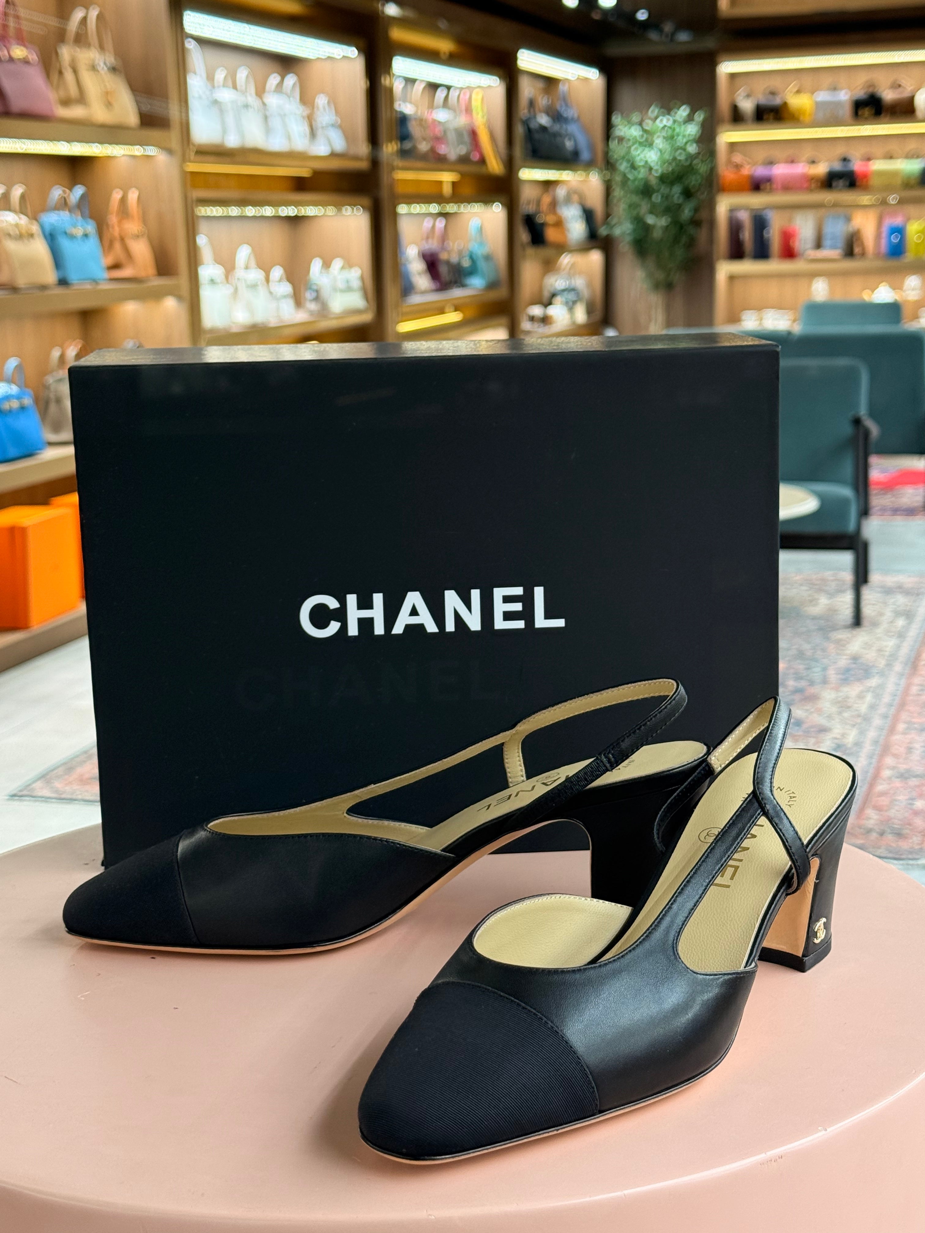 Chanel | Shoes with Back Strap – Fabric – Black – Gold Hardware