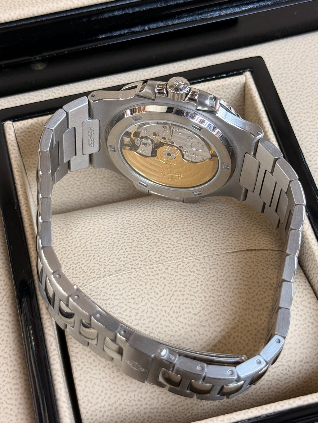 Patek Philippe | Nautilus (40) – Stainless Steel – Silver – Silver Hardware