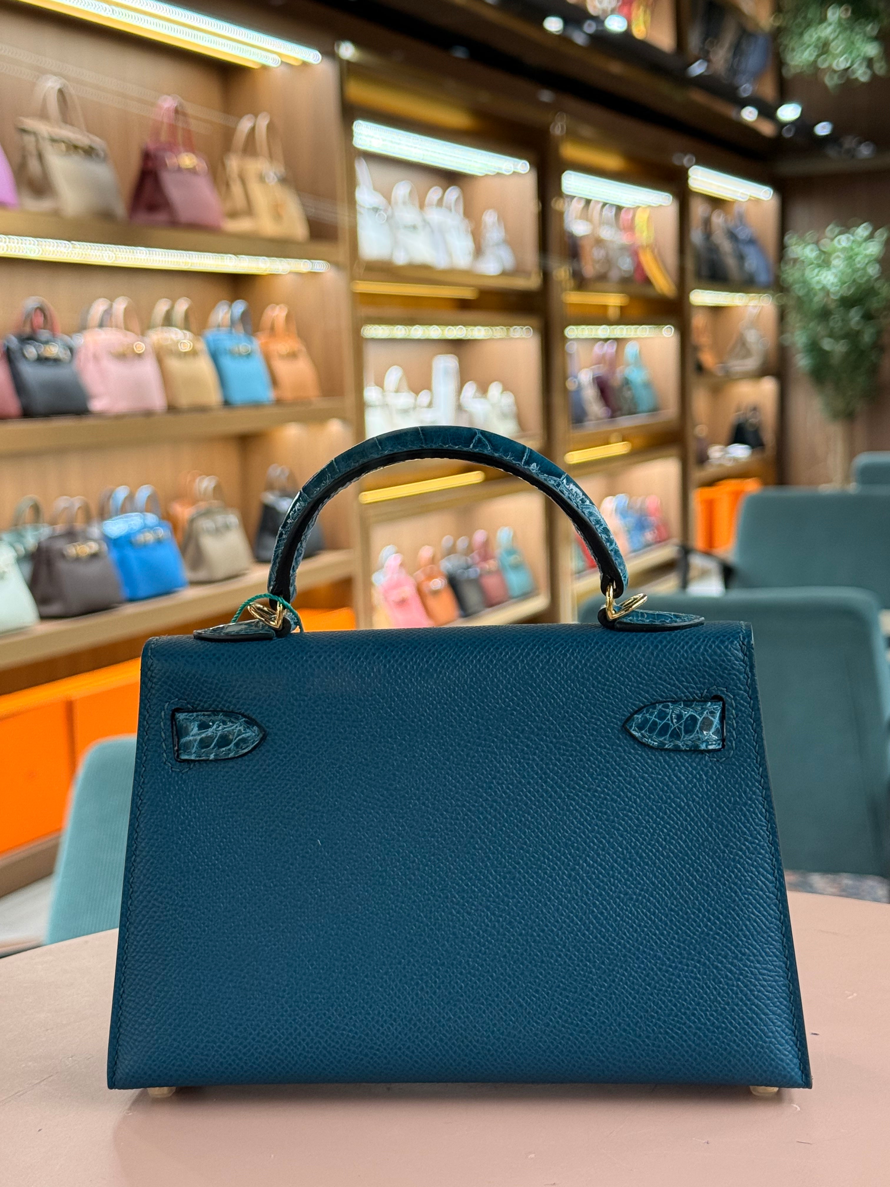Hermes | Kelly (Mini) – Togo – Bleu Nuit – Gold Hardware
