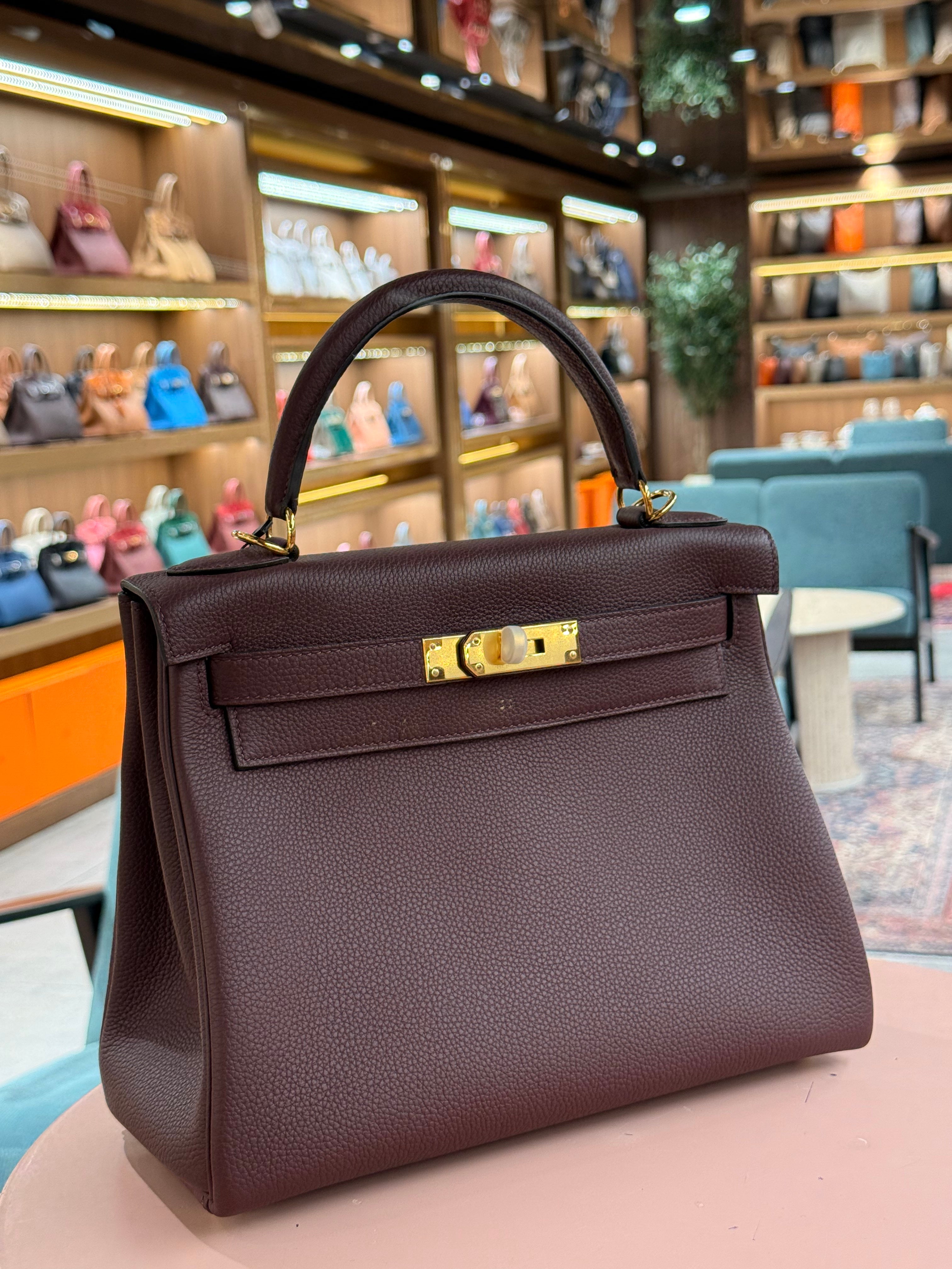 Hermes | Kelly (28) – Togo – Burgundy – Gold Hardware