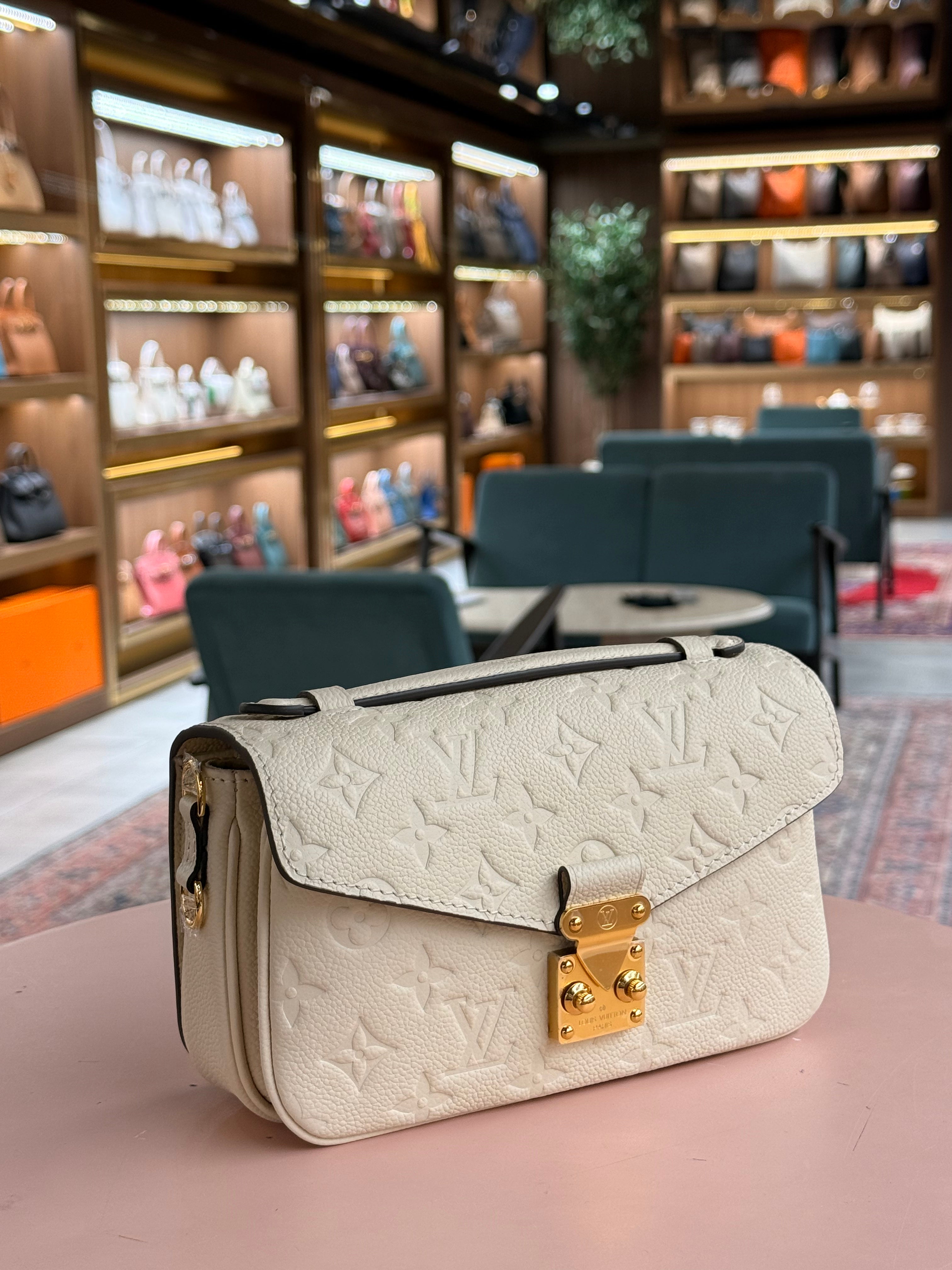 Louis Vuitton | Pochette Métis (East-West) – Monogram Empreinte – Cream – Gold Hardware