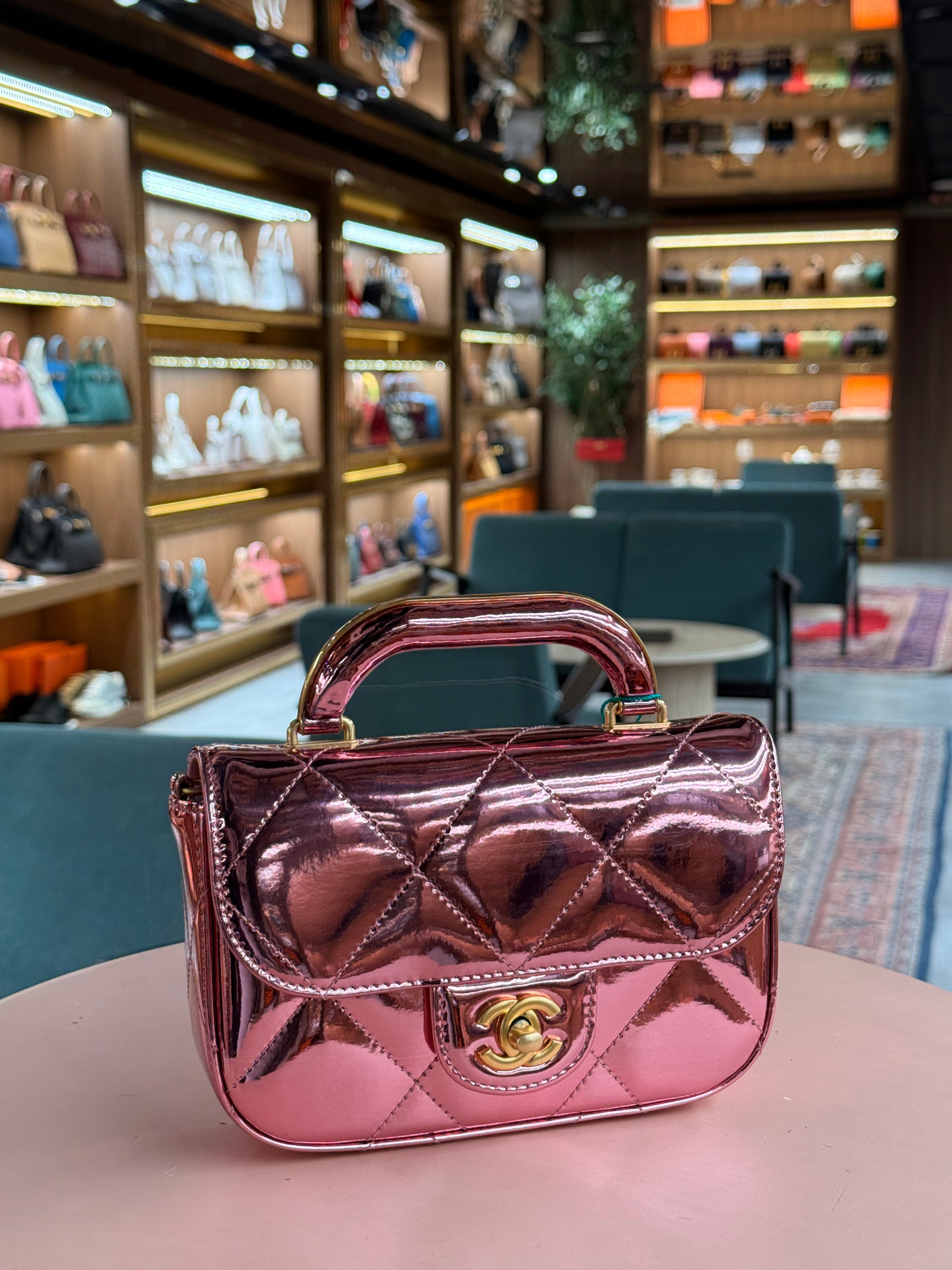 Chanel | BAG WITH HANDLE AND FLAP (Mini) – Patent Leather – Pink – Gold Hardware