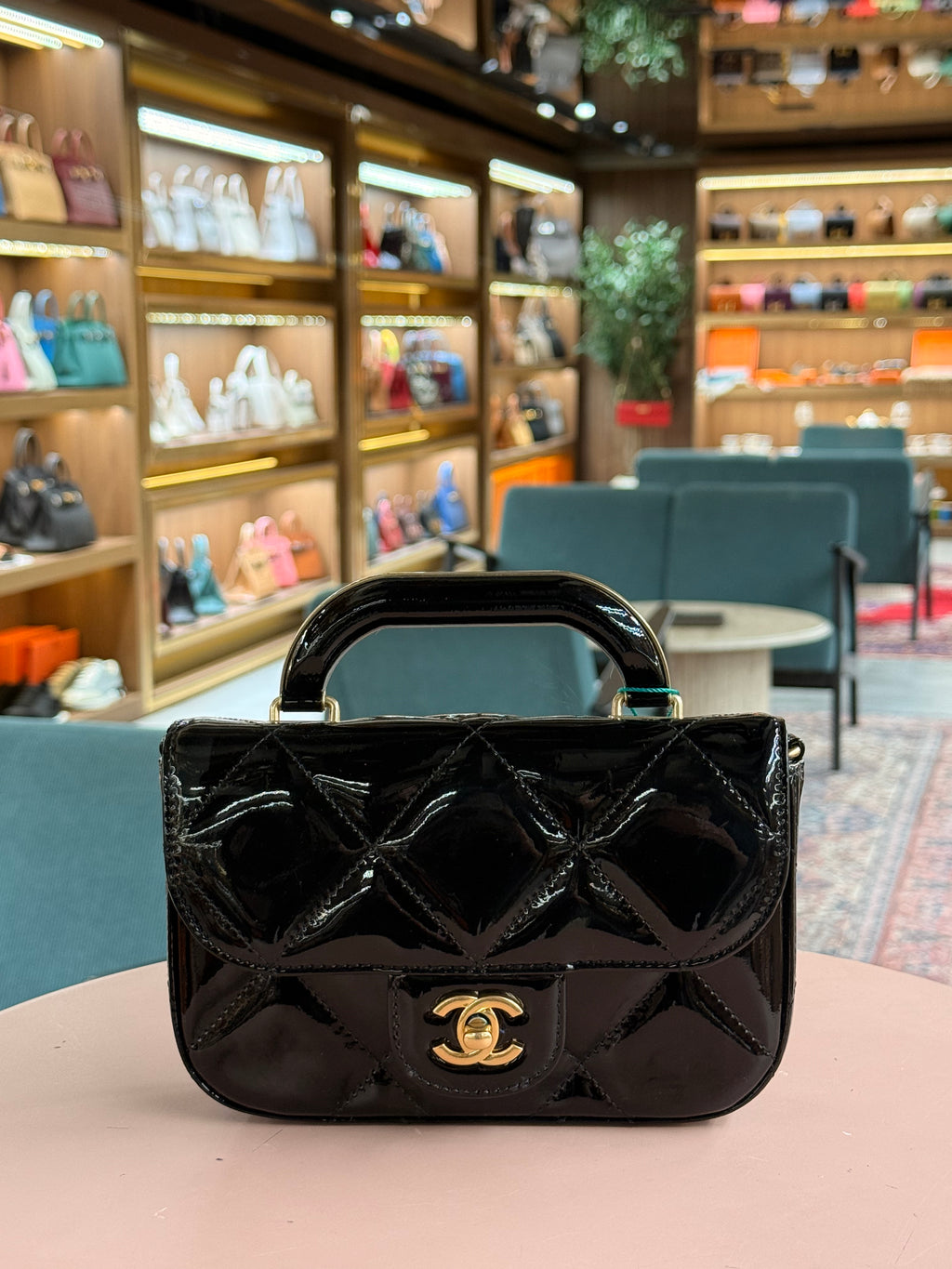 Chanel | BAG WITH HANDLE AND FLAP (Mini) – Patent Leather – Pink – Gold Hardware