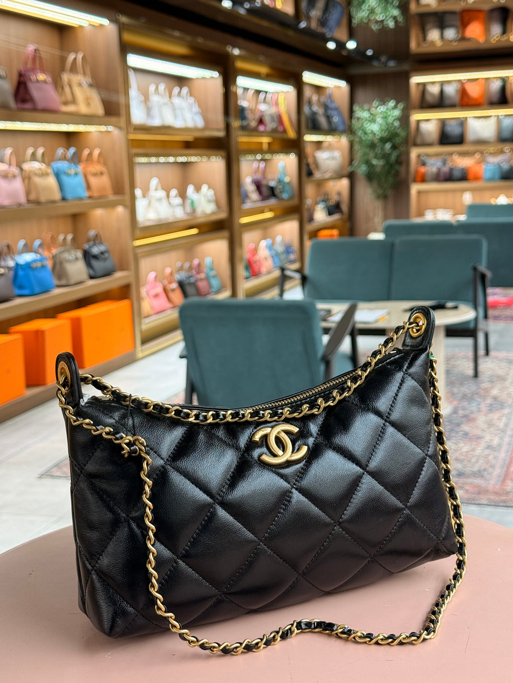 Chanel | Hobo (19) – Lambskin – Black – Gold Hardware