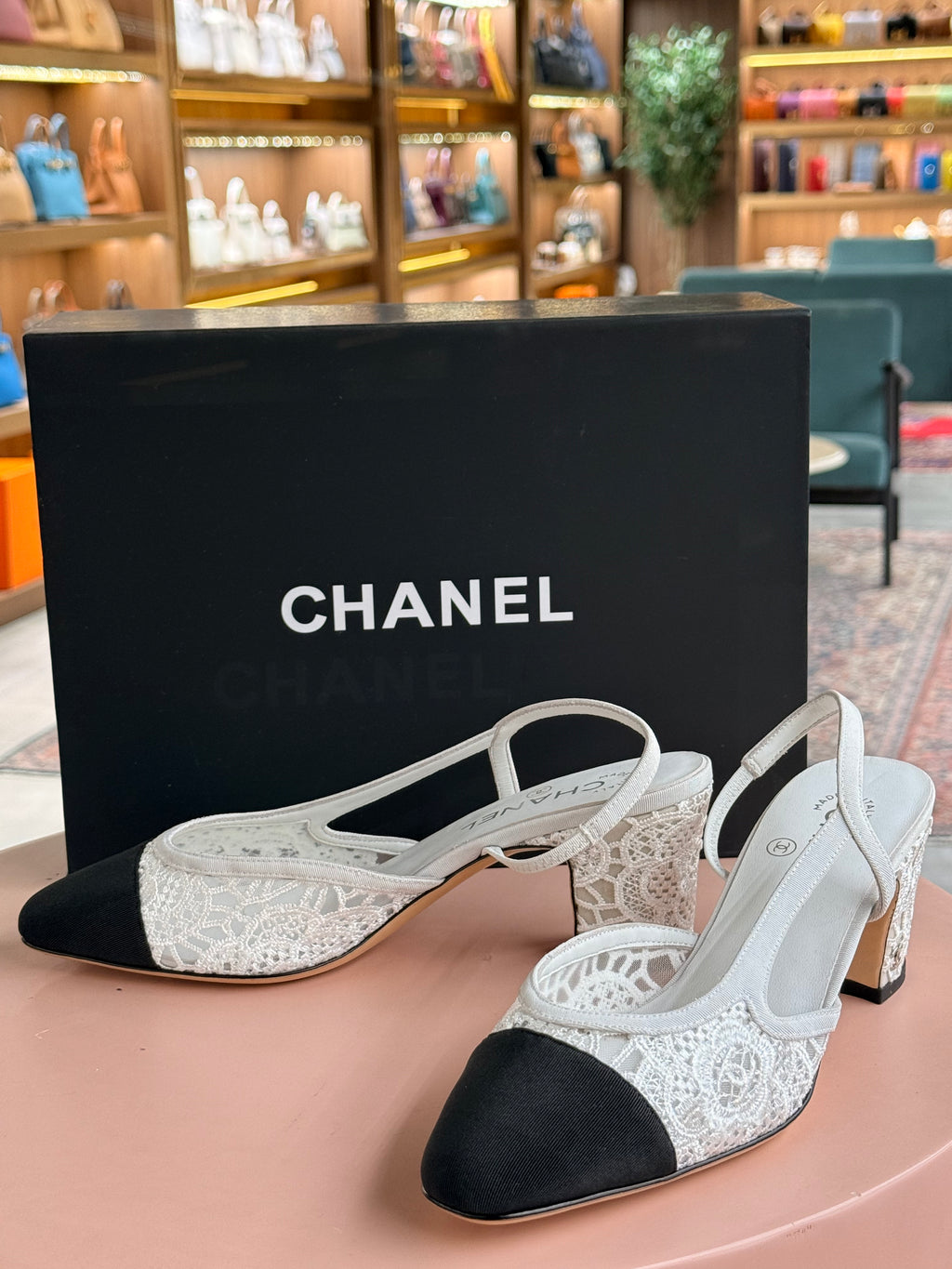 Chanel | Shoes with Back Strap – Lace – Black and White – Gold Hardware
