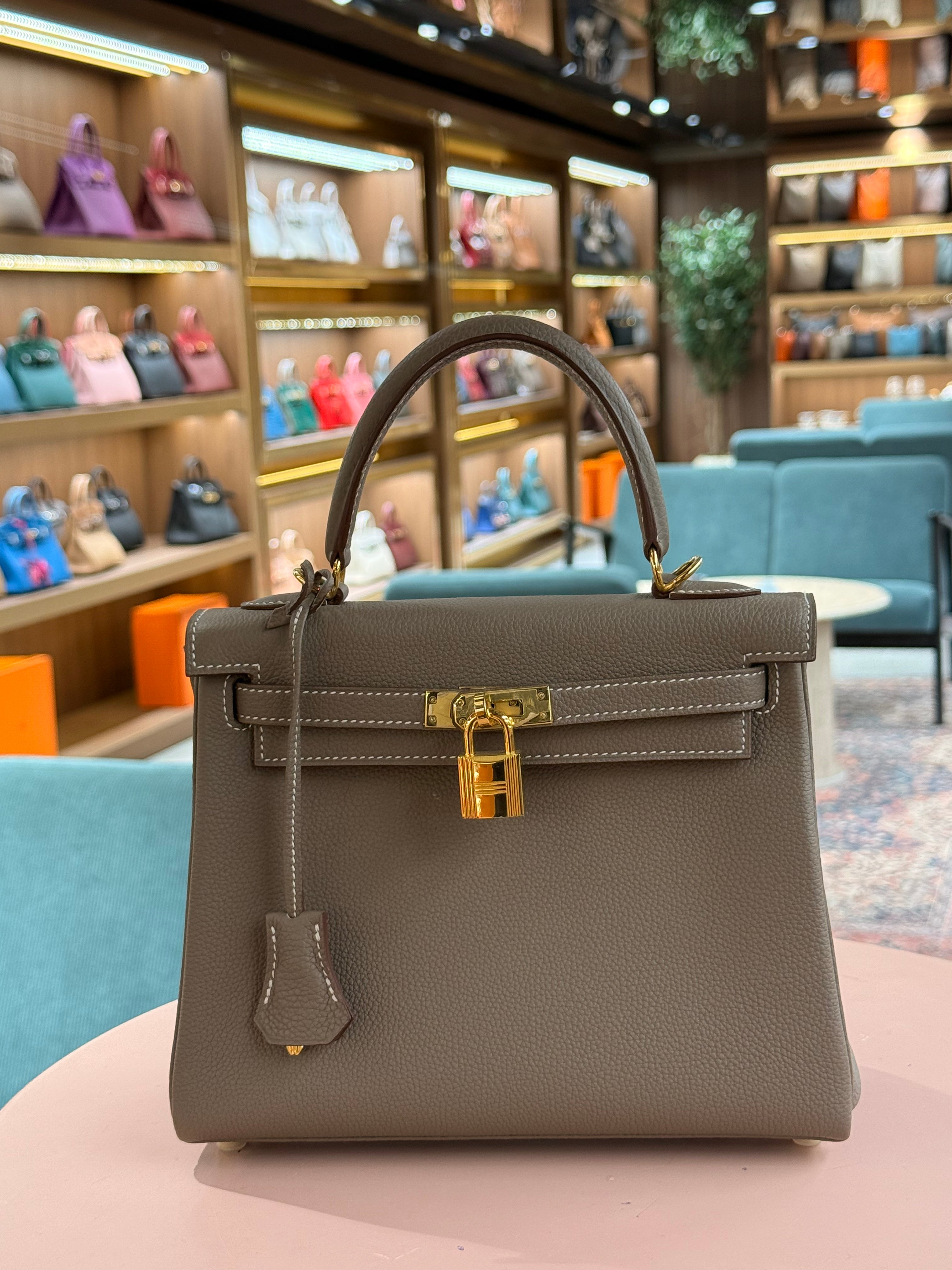 Hermes | Kelly (25) – Togo – Etoupe – Gold Hardware
