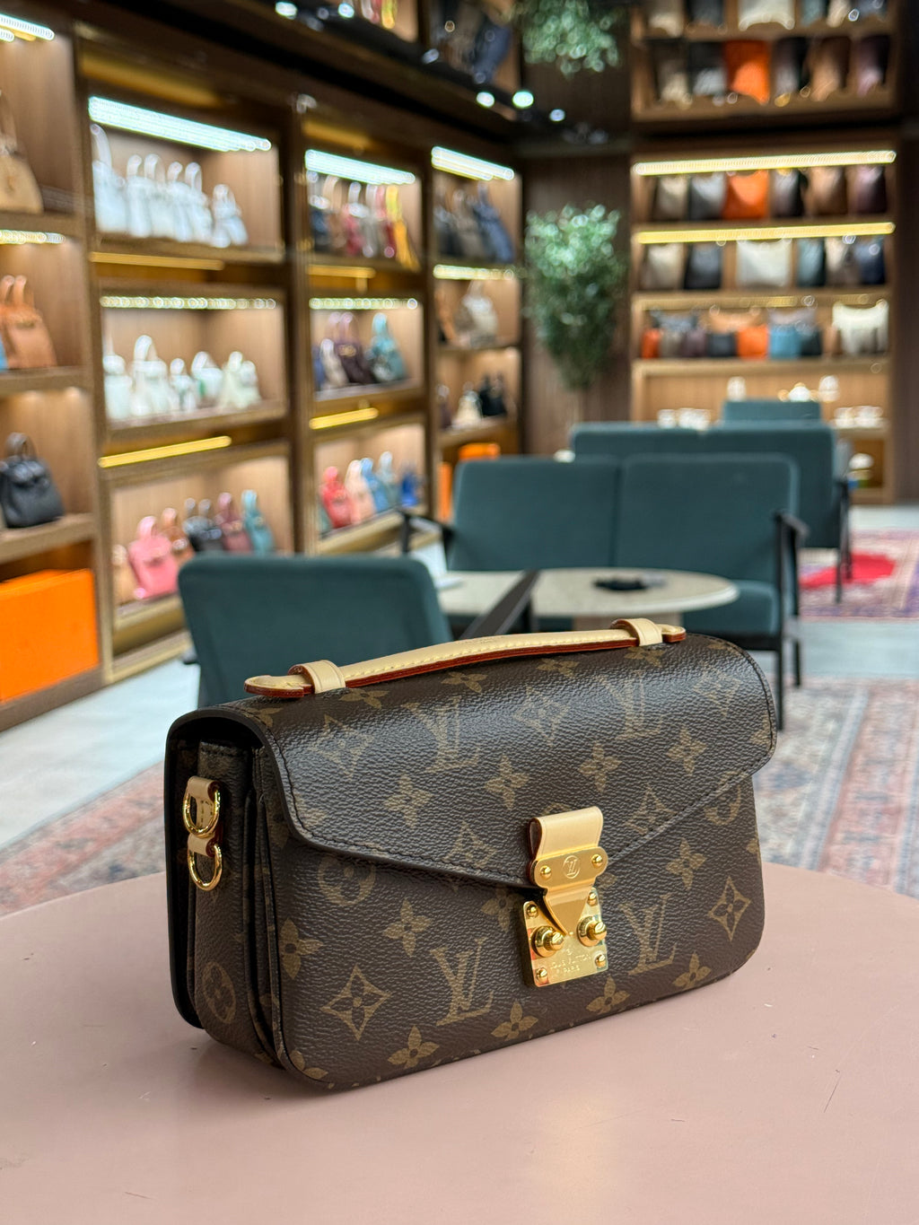 Louis Vuitton | Pochette Métis (East-West) – Canvas – Brown – Gold Hardware