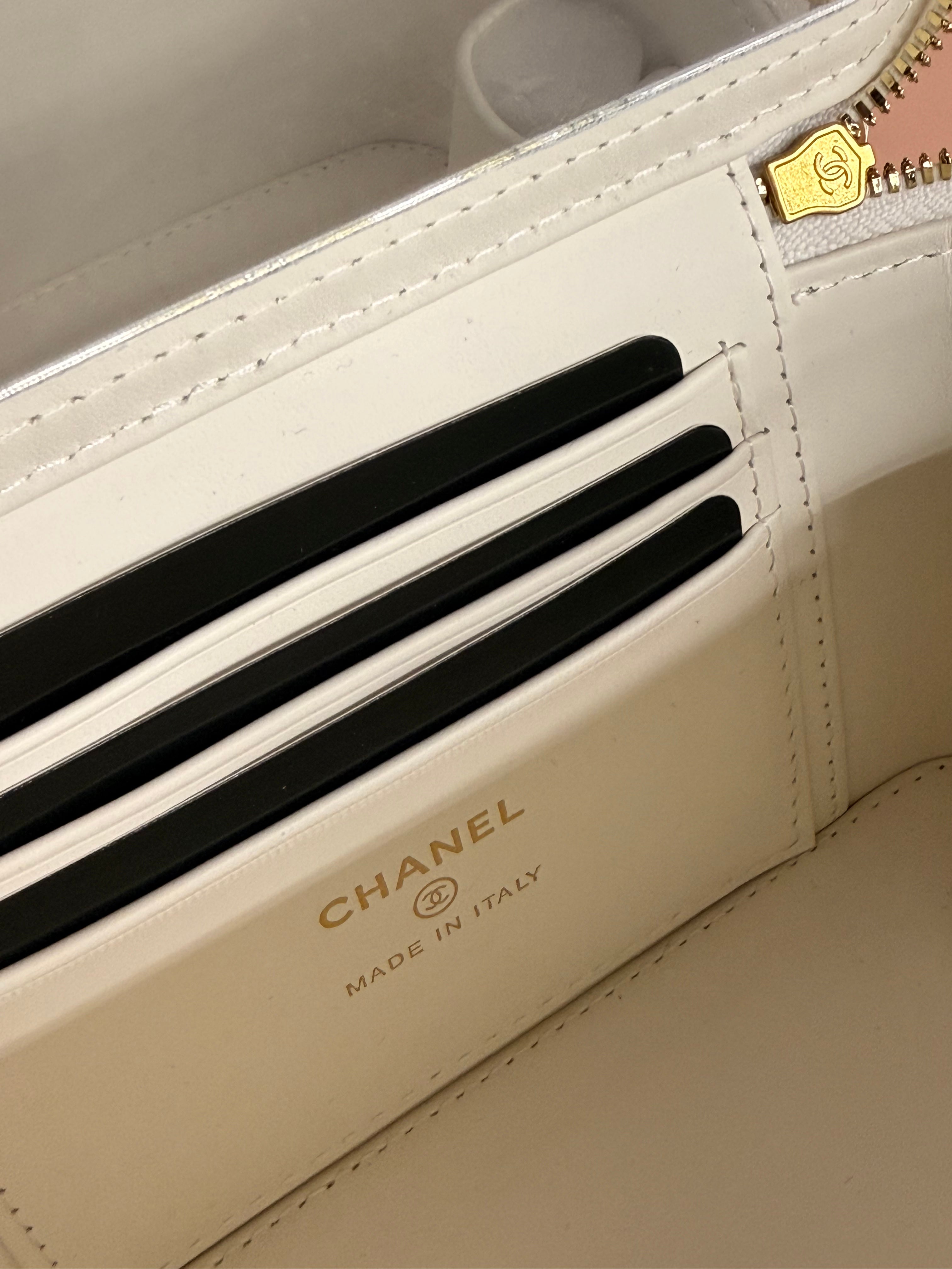 Chanel | Vanity (Small) – Caviar – White – Gold Hardware