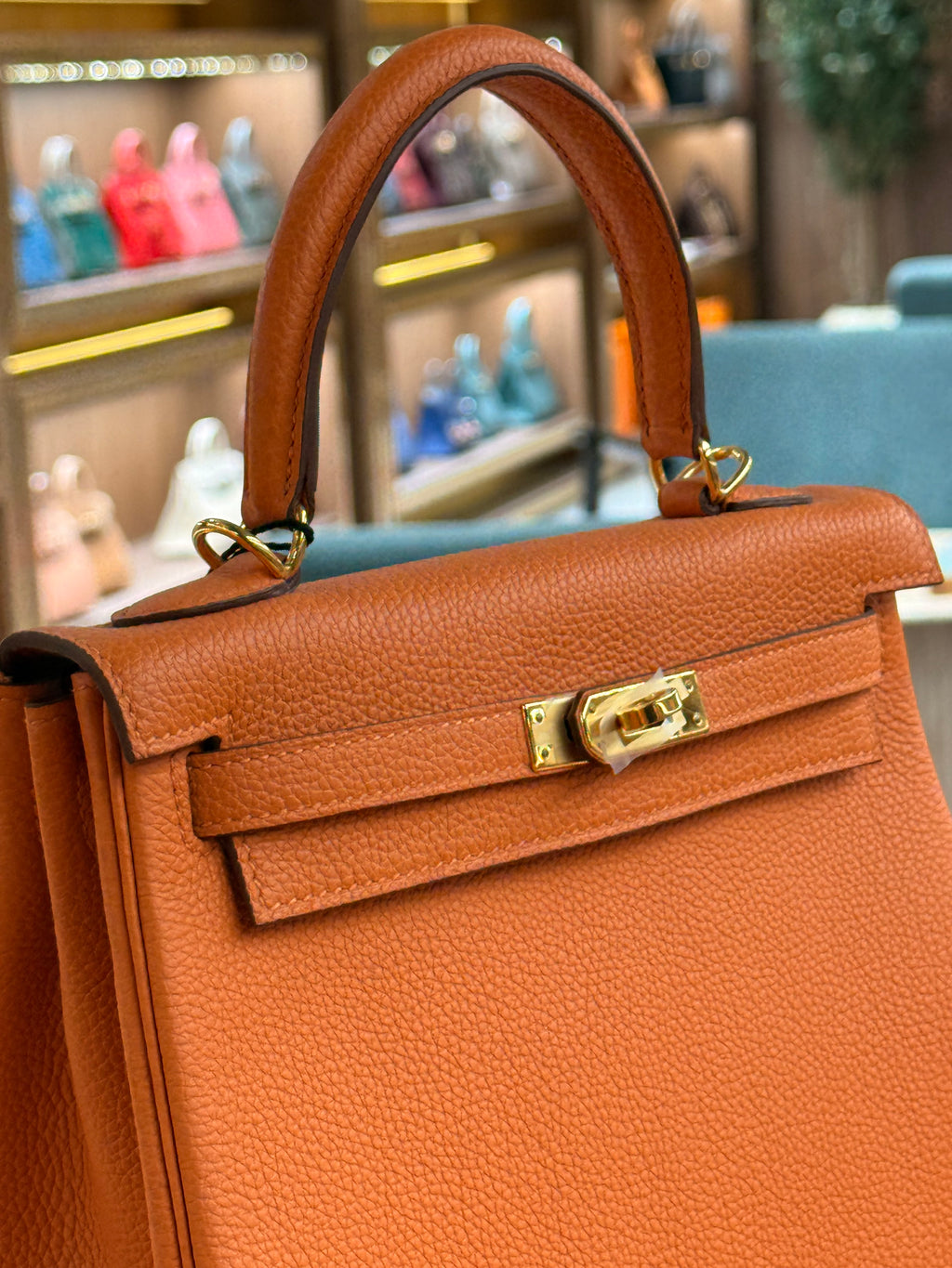 Hermes | Kelly (25) – Togo – Orange – Gold Hardware