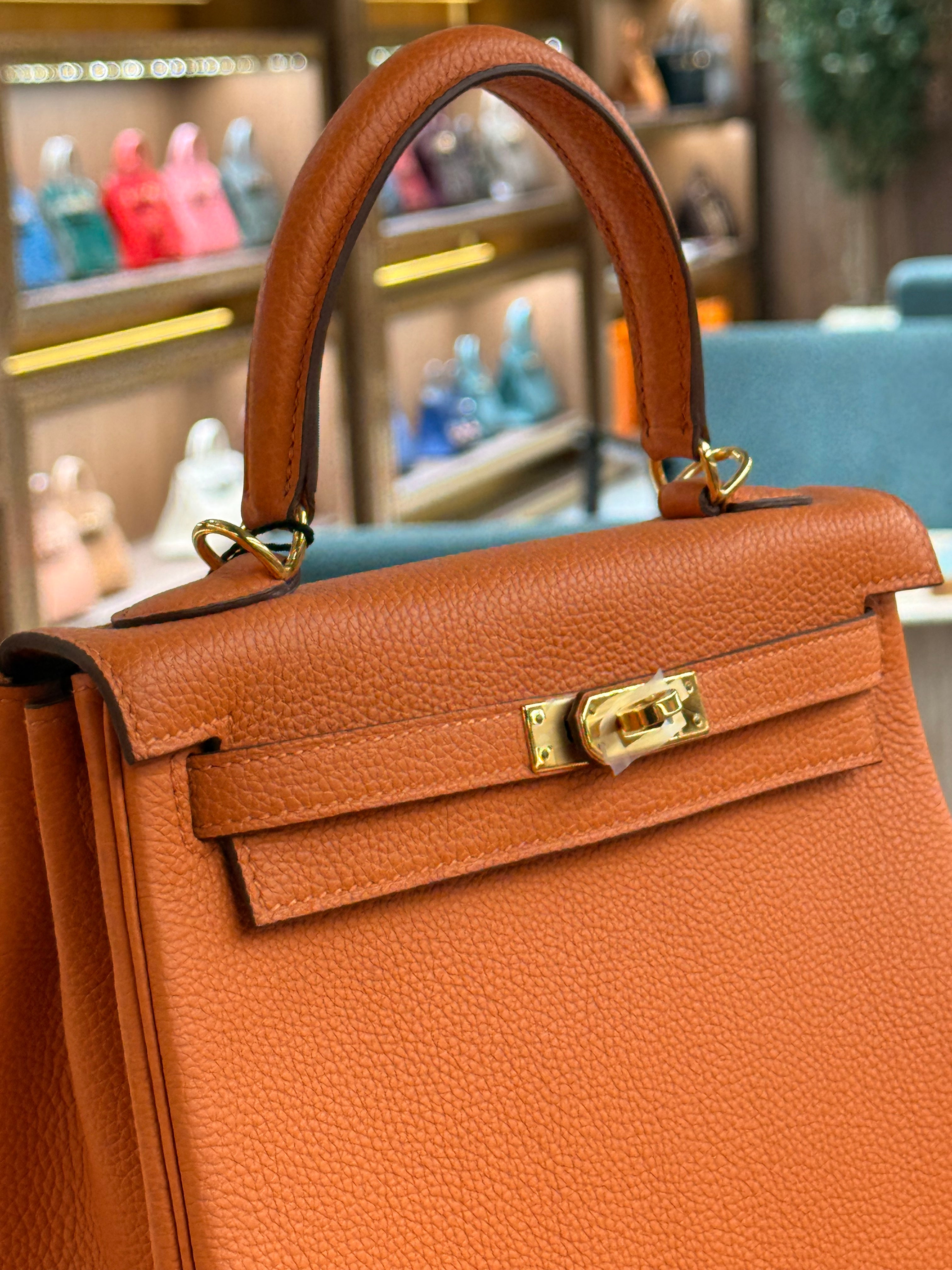 Hermes | Kelly (25) – Togo – Orange – Gold Hardware