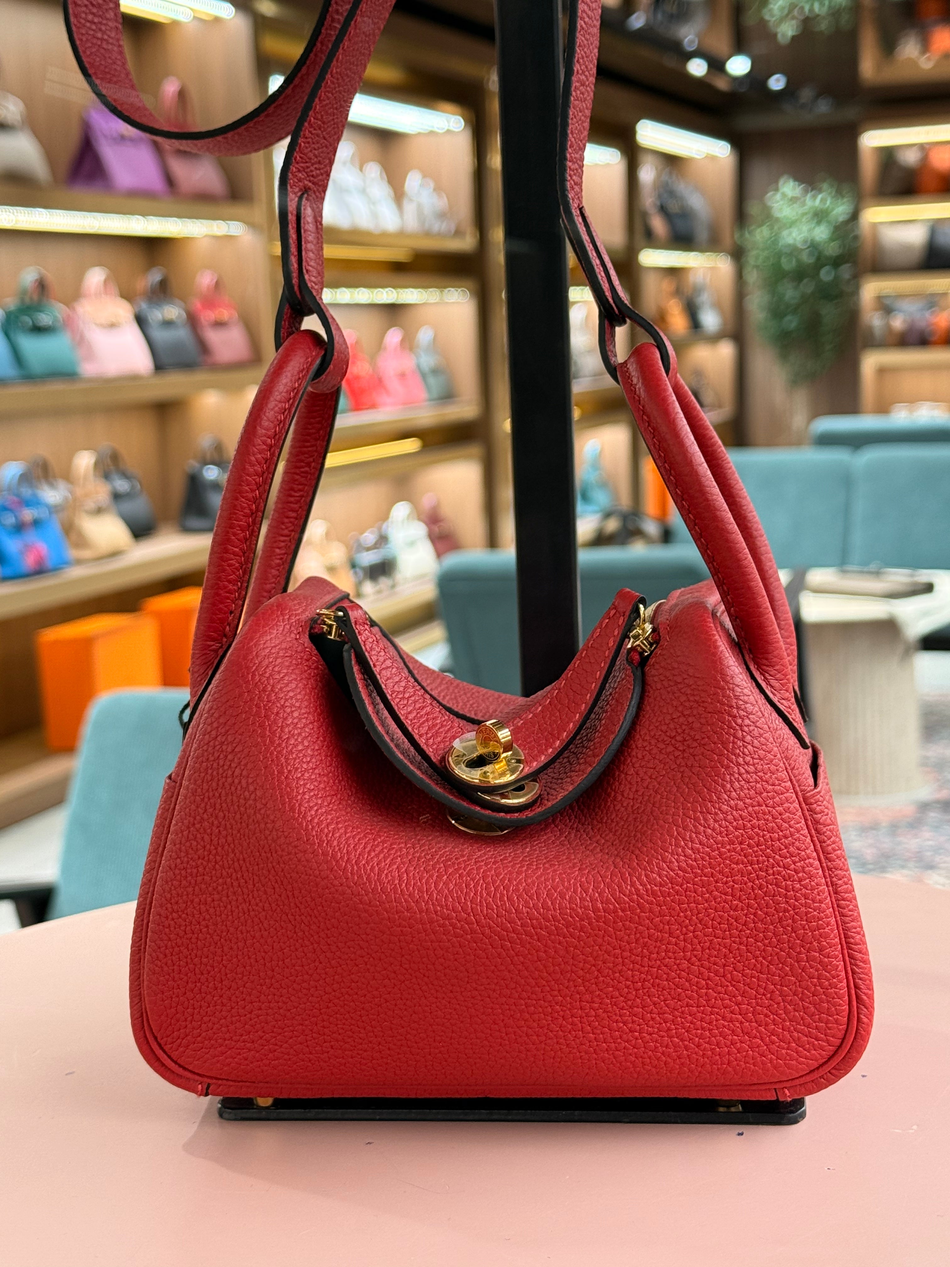 Hermes | Lindy – Togo – Rouge H – Gold Hardware