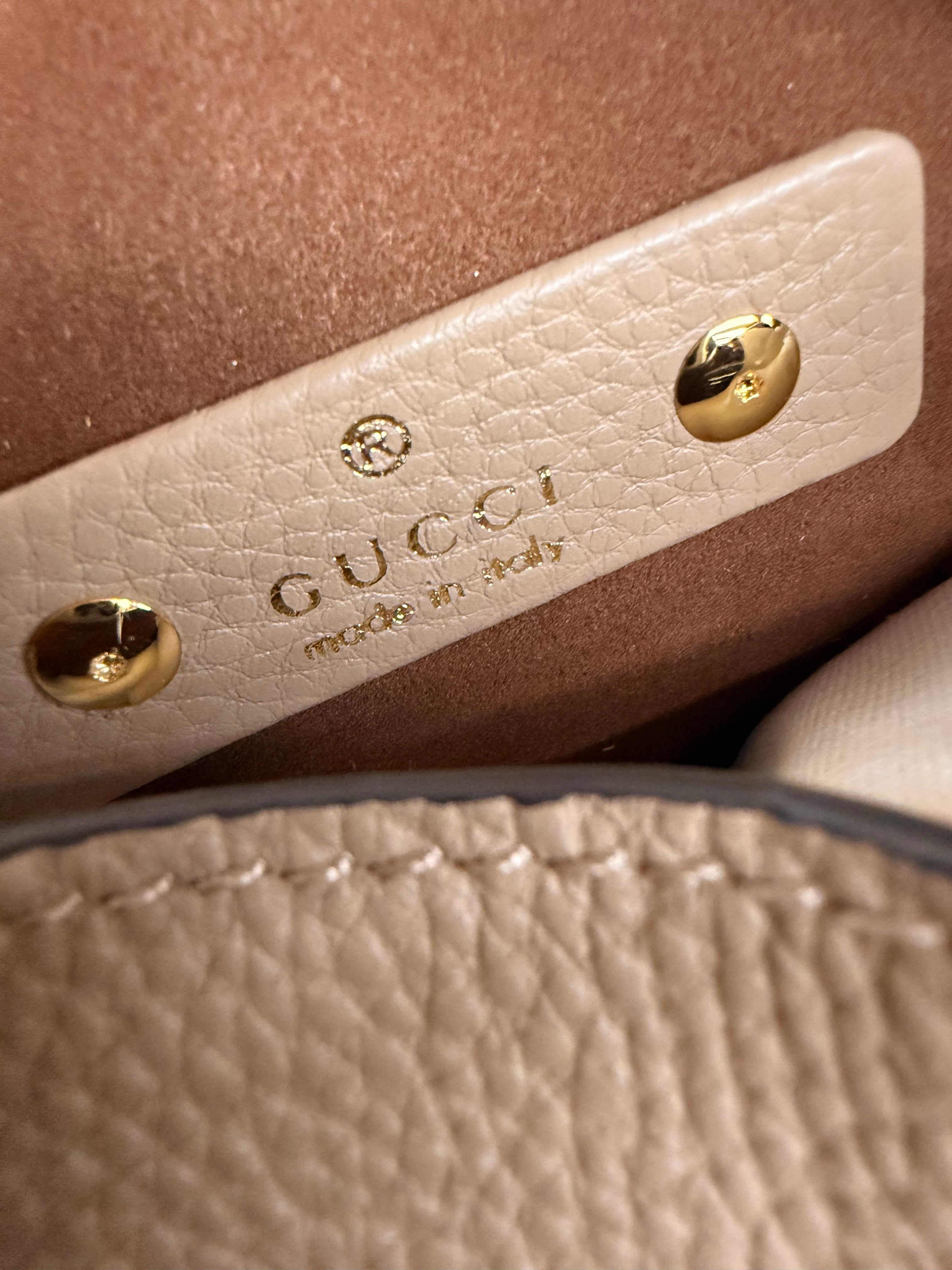 Gucci | Softbit Maxi Shoulder Bag – Leather – Beige – Gold Hardware