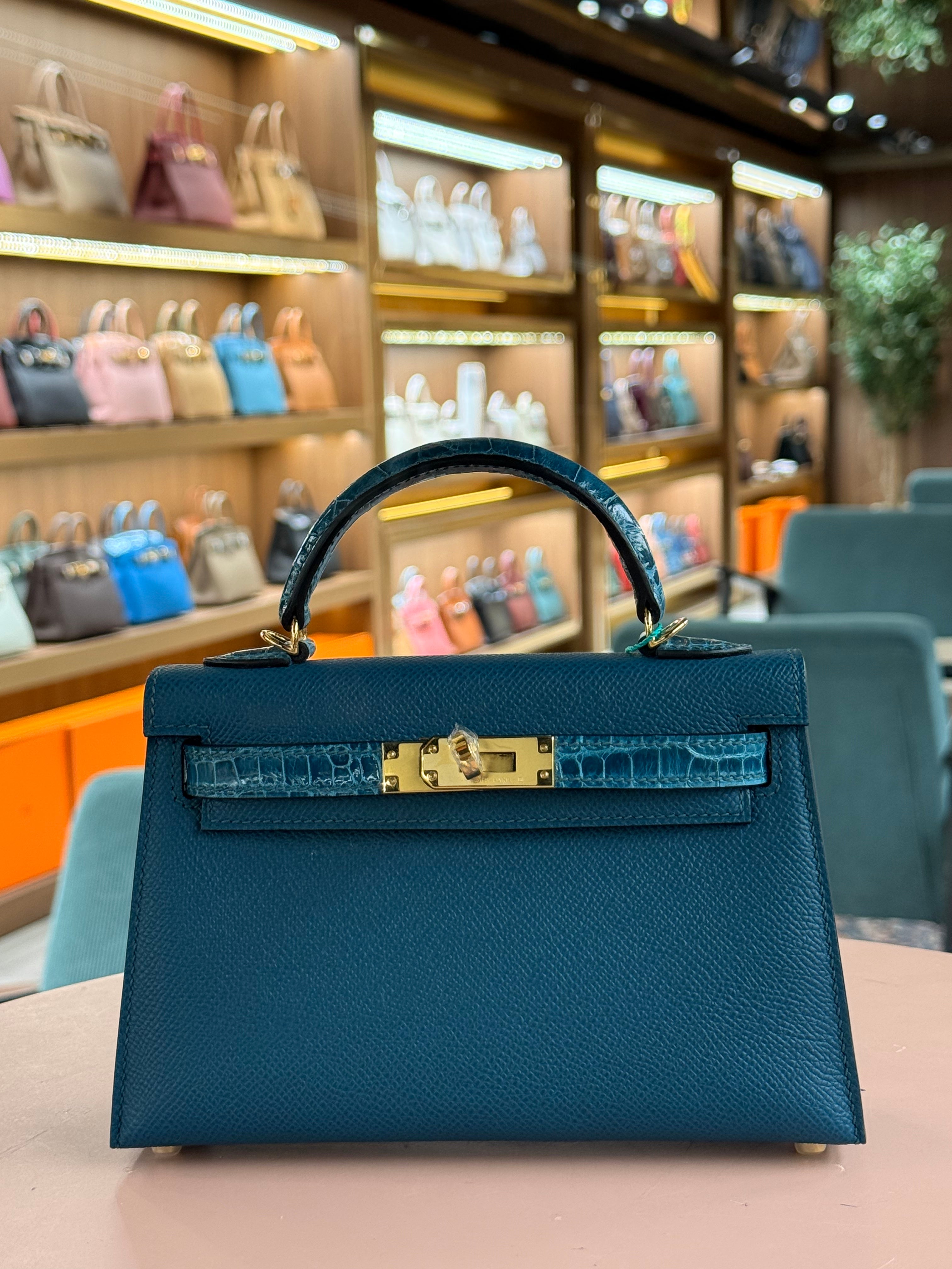 Hermes | Kelly (Mini) – Togo – Bleu Nuit – Gold Hardware