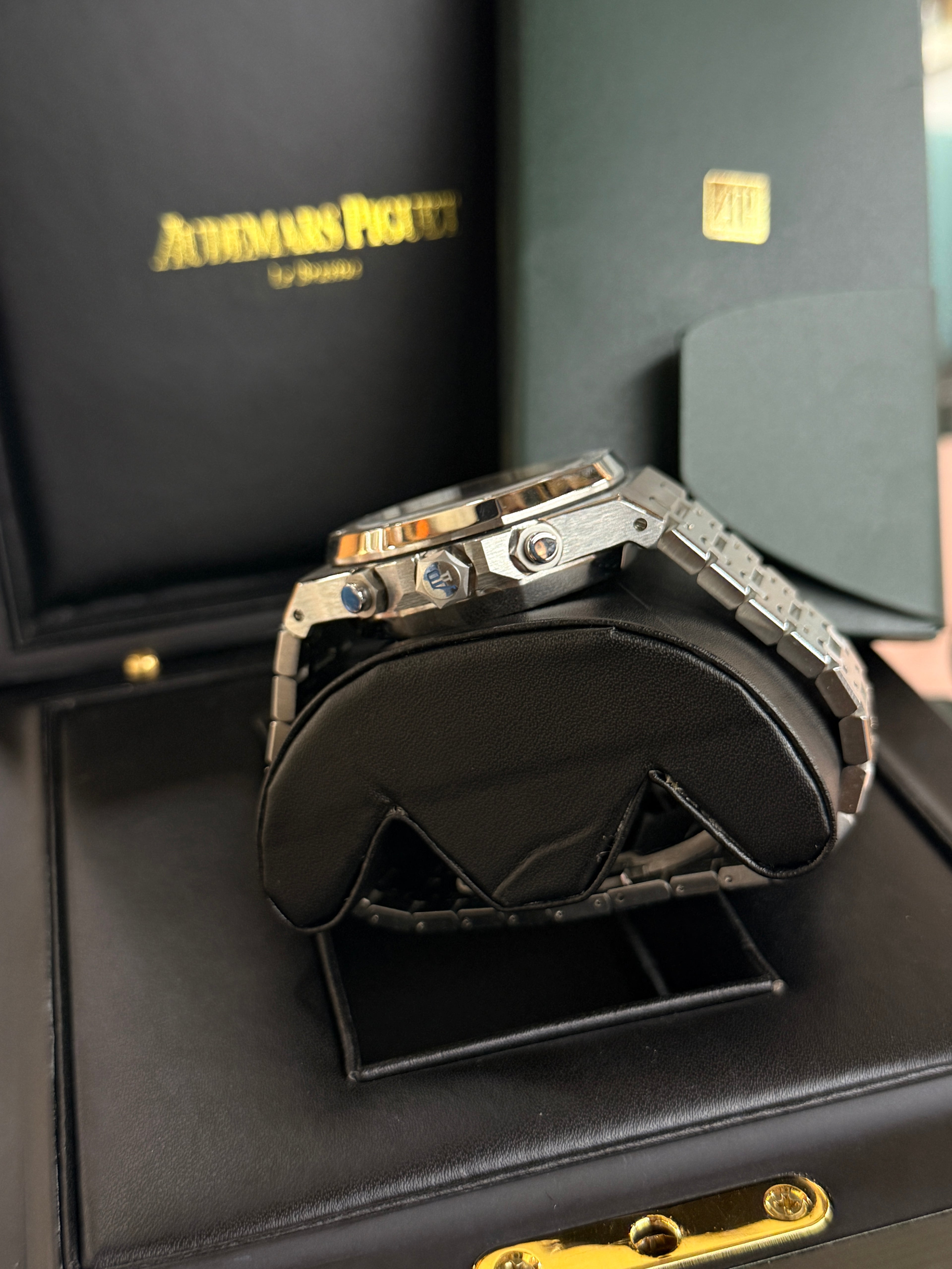 Audemars Piguet | Royal Oak Chronograph – Stainless Steel – Blue – Silver Hardware