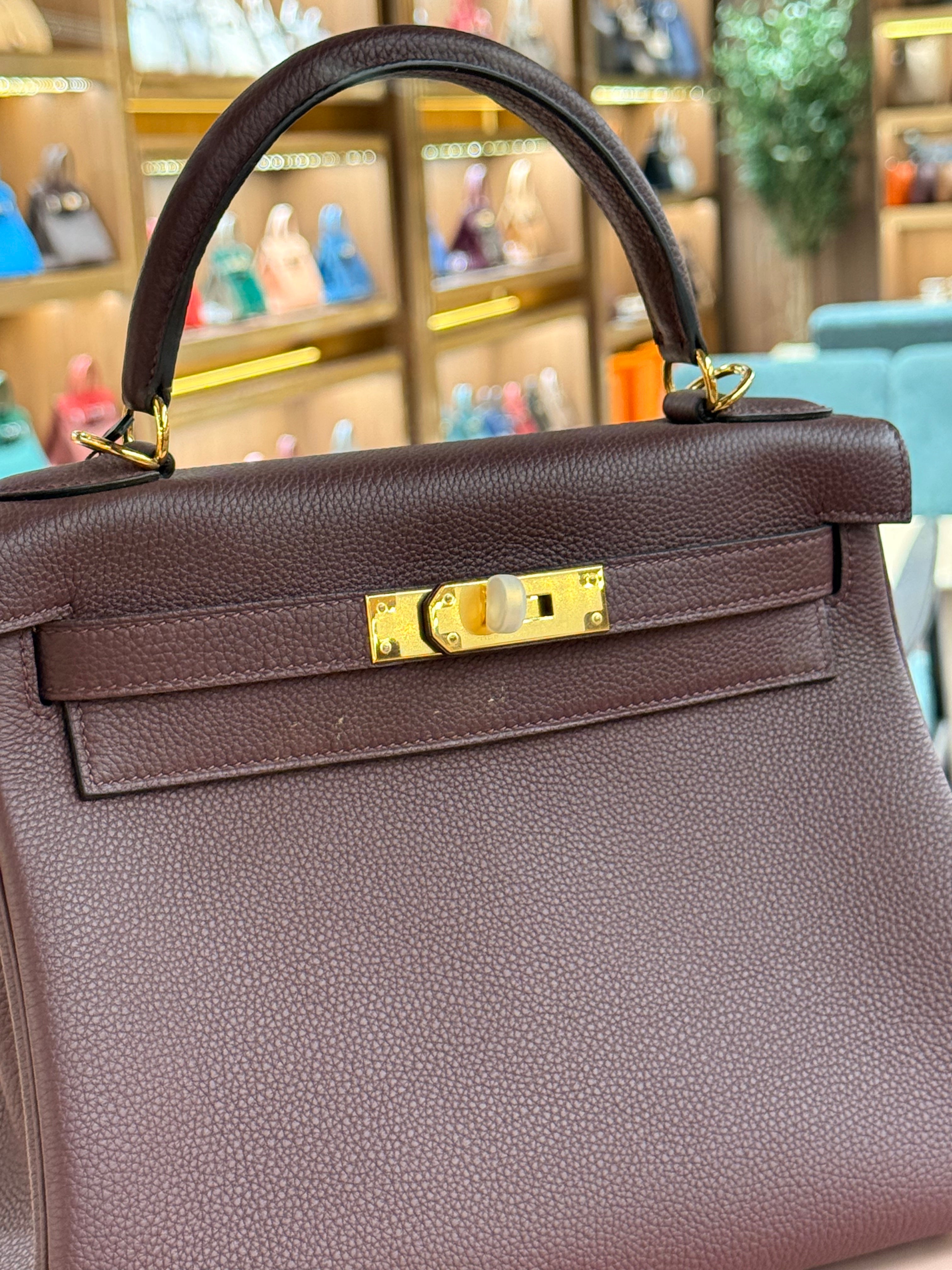 Hermes | Kelly (28) – Togo – Burgundy – Gold Hardware