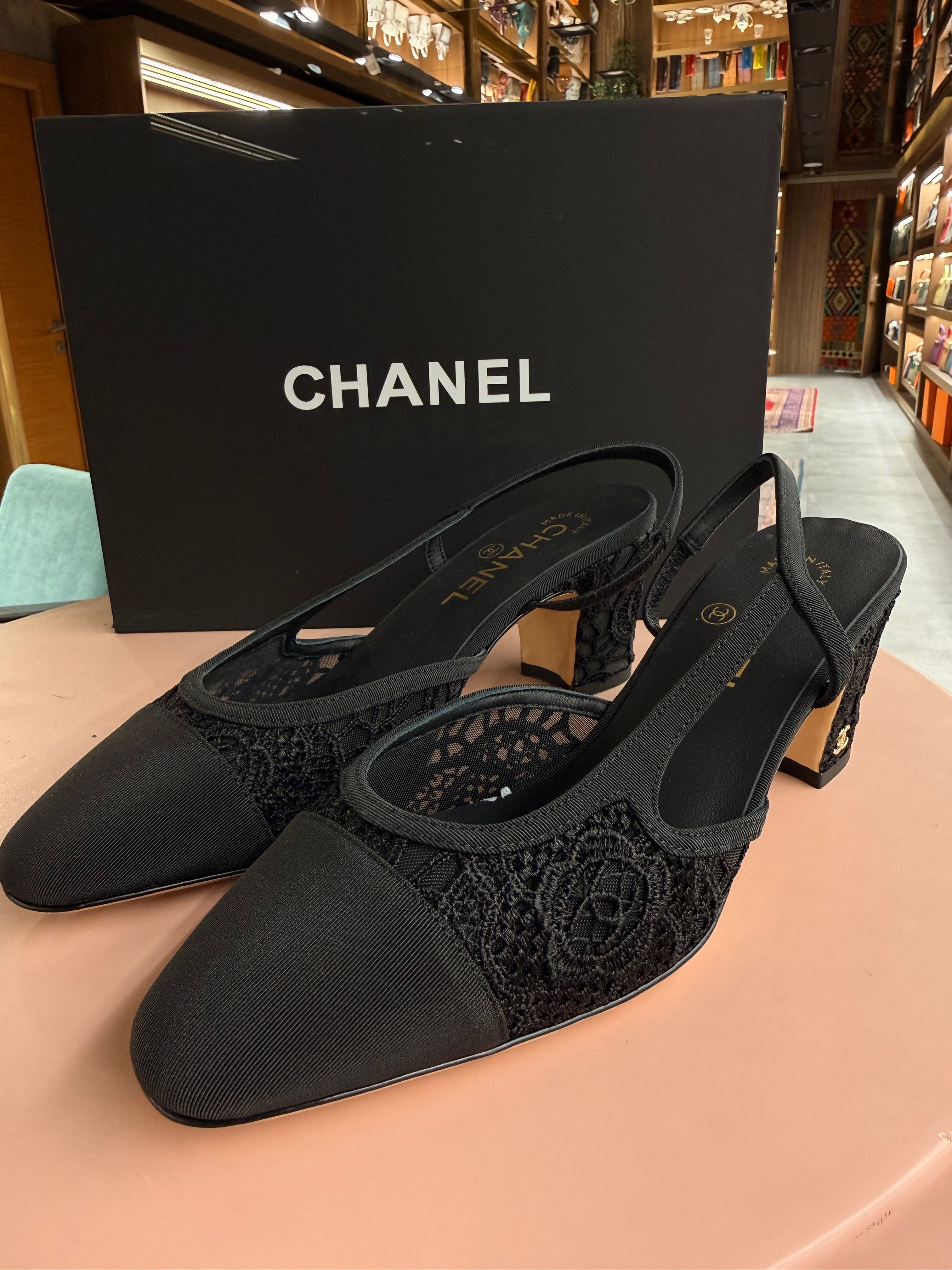 Chanel | Shoes with Back Strap – Fabric – Black – Gold Hardware