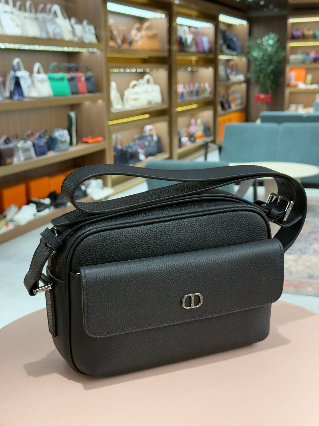 Dior | Icon Zipped Messenger Bag (20) – Leather – Black – Gold Hardware
