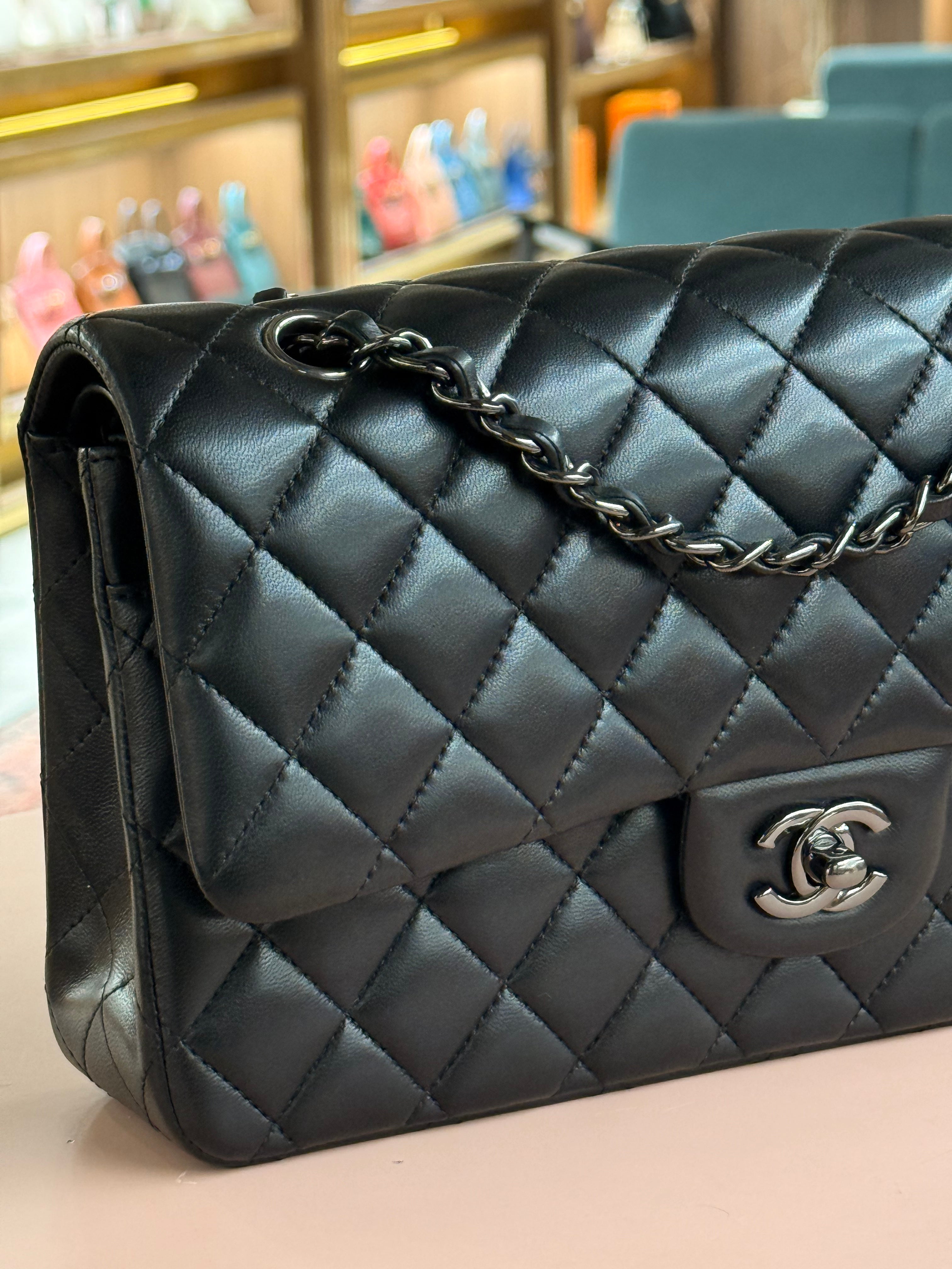 Chanel | Classic Flap Bag (Medium) – Lambskin – Black – Gold Hardware