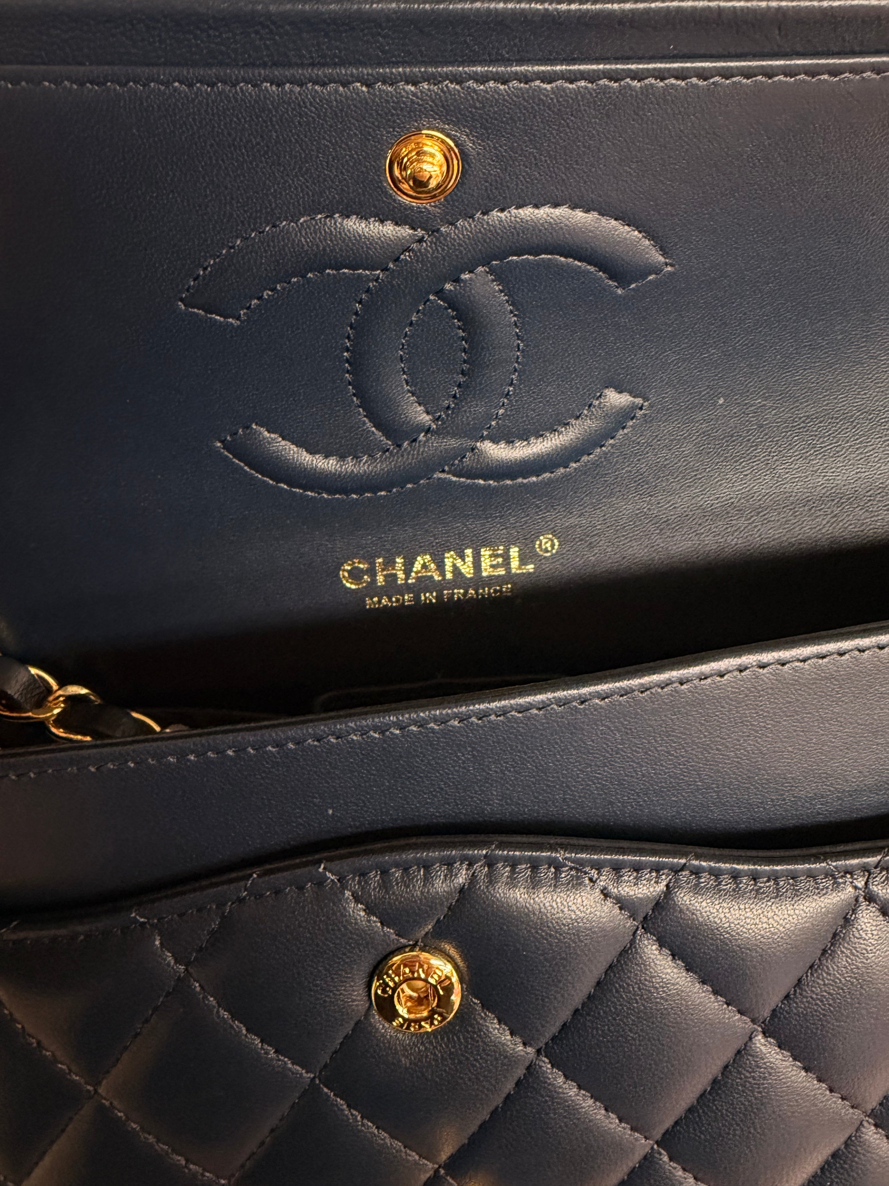Chanel | Classic Flap Bag – Lambskin – Navy – Gold Hardware