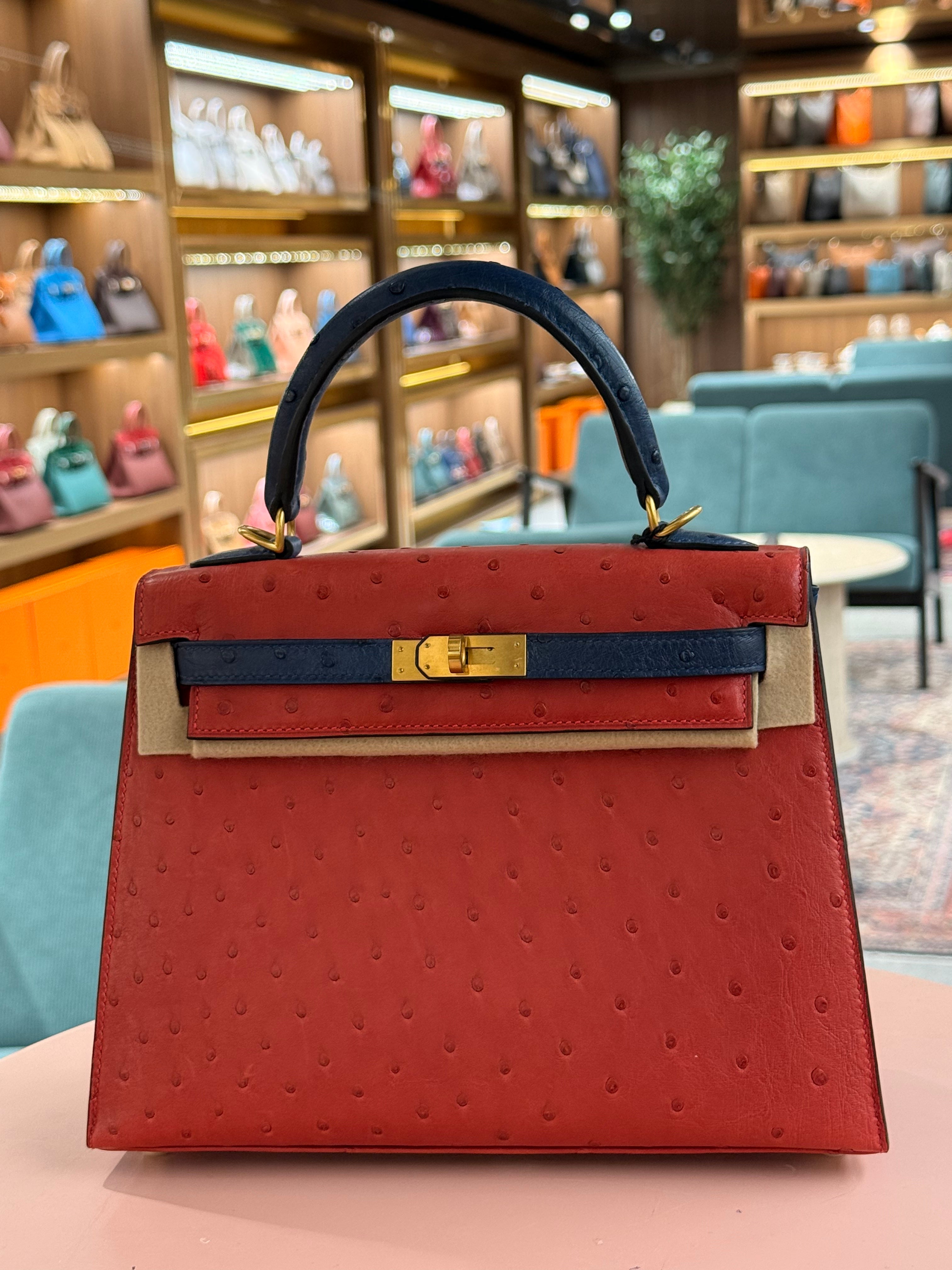Hermes | Kelly (25) – Ostrich – Red – Gold Hardware