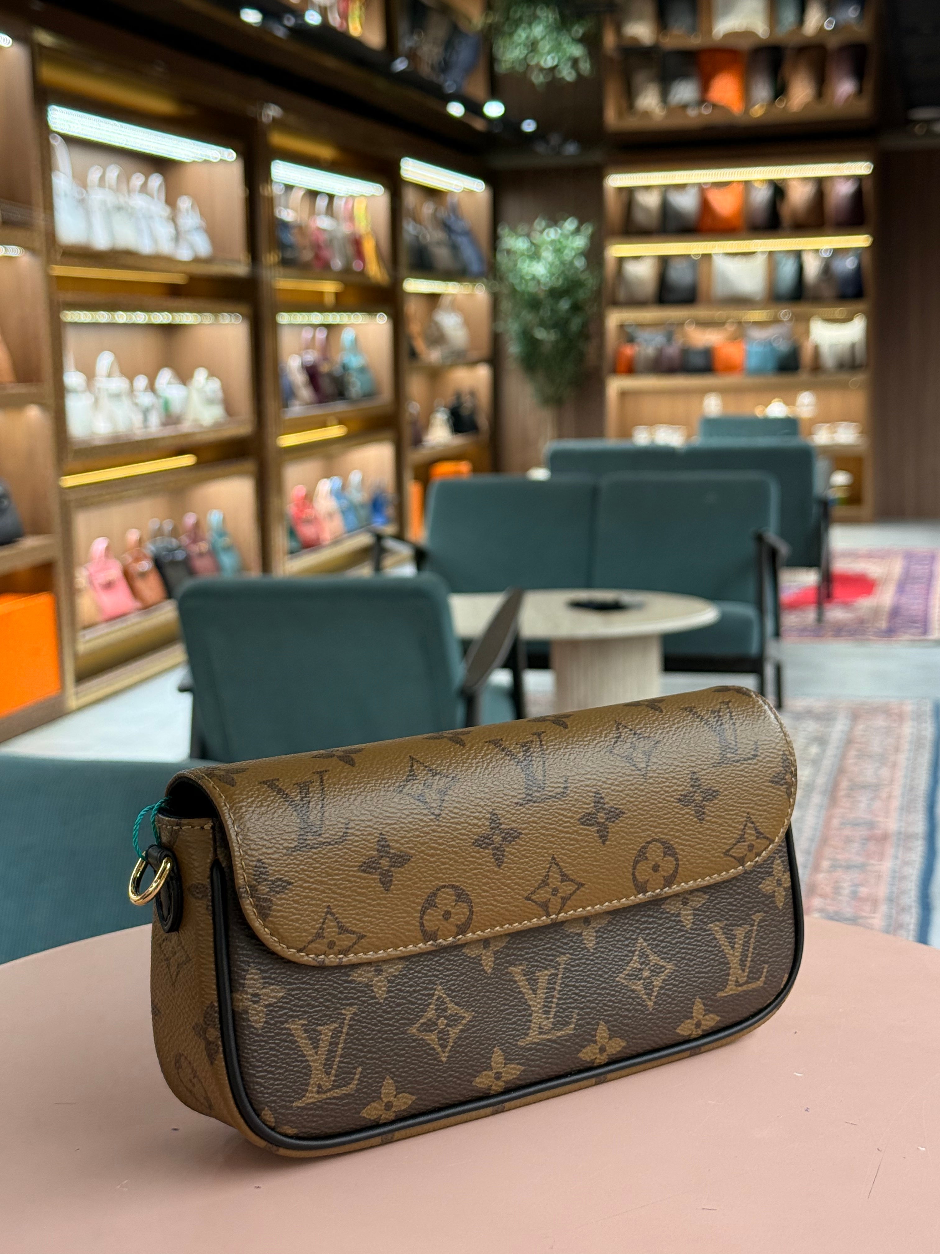 Louis Vuitton | Wallet on Chain (Ivy) – Canvas – Brown – Gold Hardware