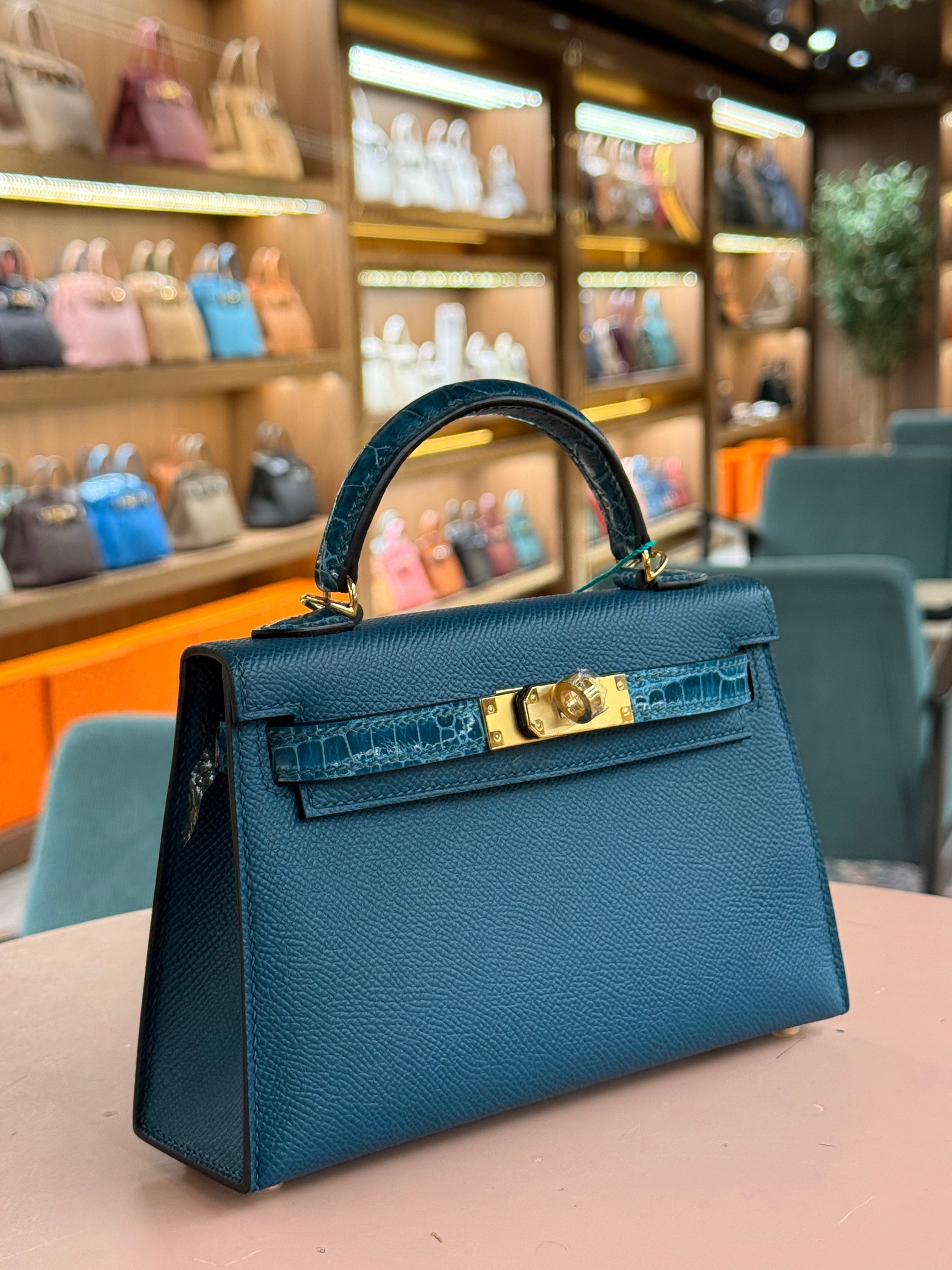Hermes | Kelly (Mini) – Togo – Bleu Nuit – Gold Hardware
