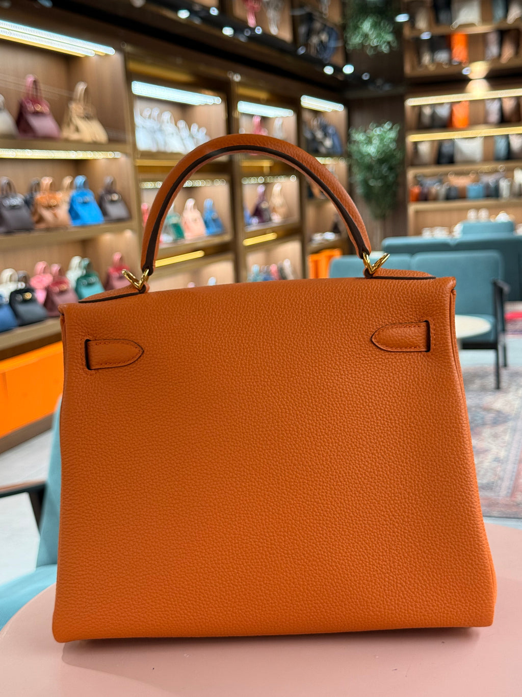 Hermes | Kelly (28) – Togo – Orange – Gold Hardware