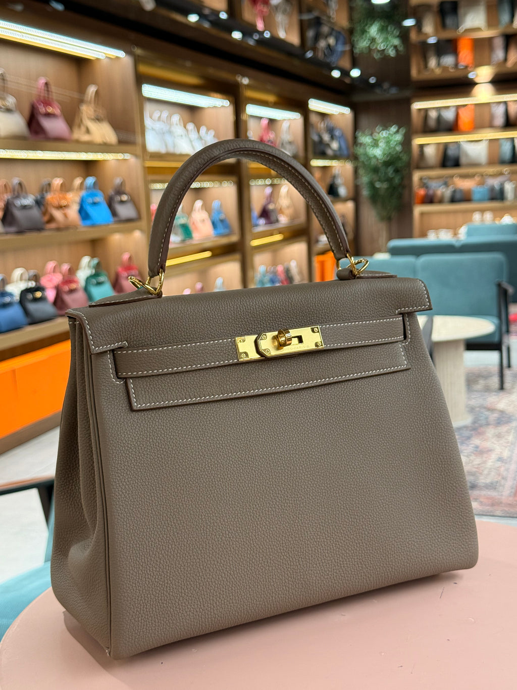 Hermes | Kelly (28) – Togo – Etoupe – Gold Hardware