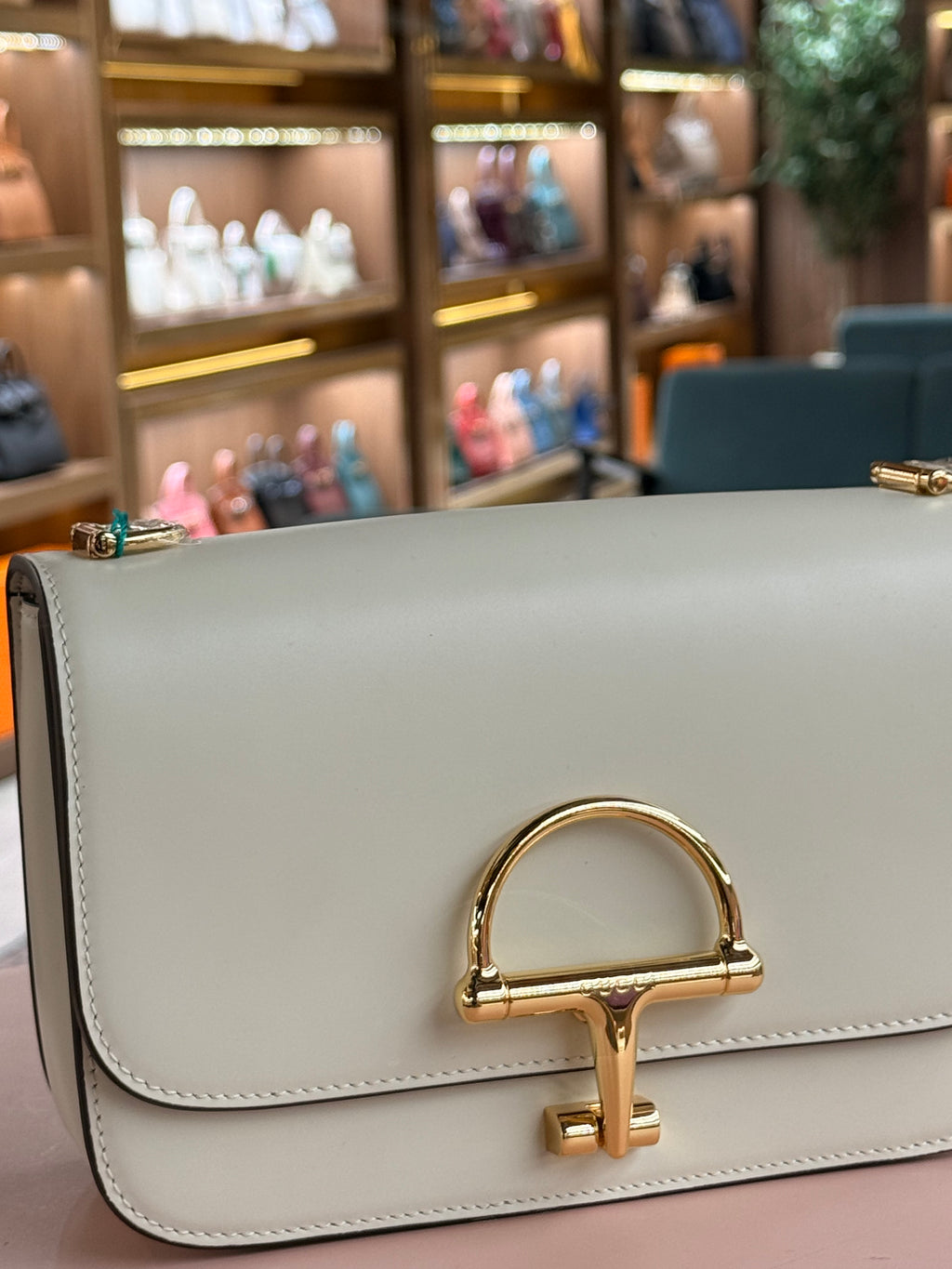 Gucci | Small Siena (Small) – Leather – Ivory – Gold Hardware