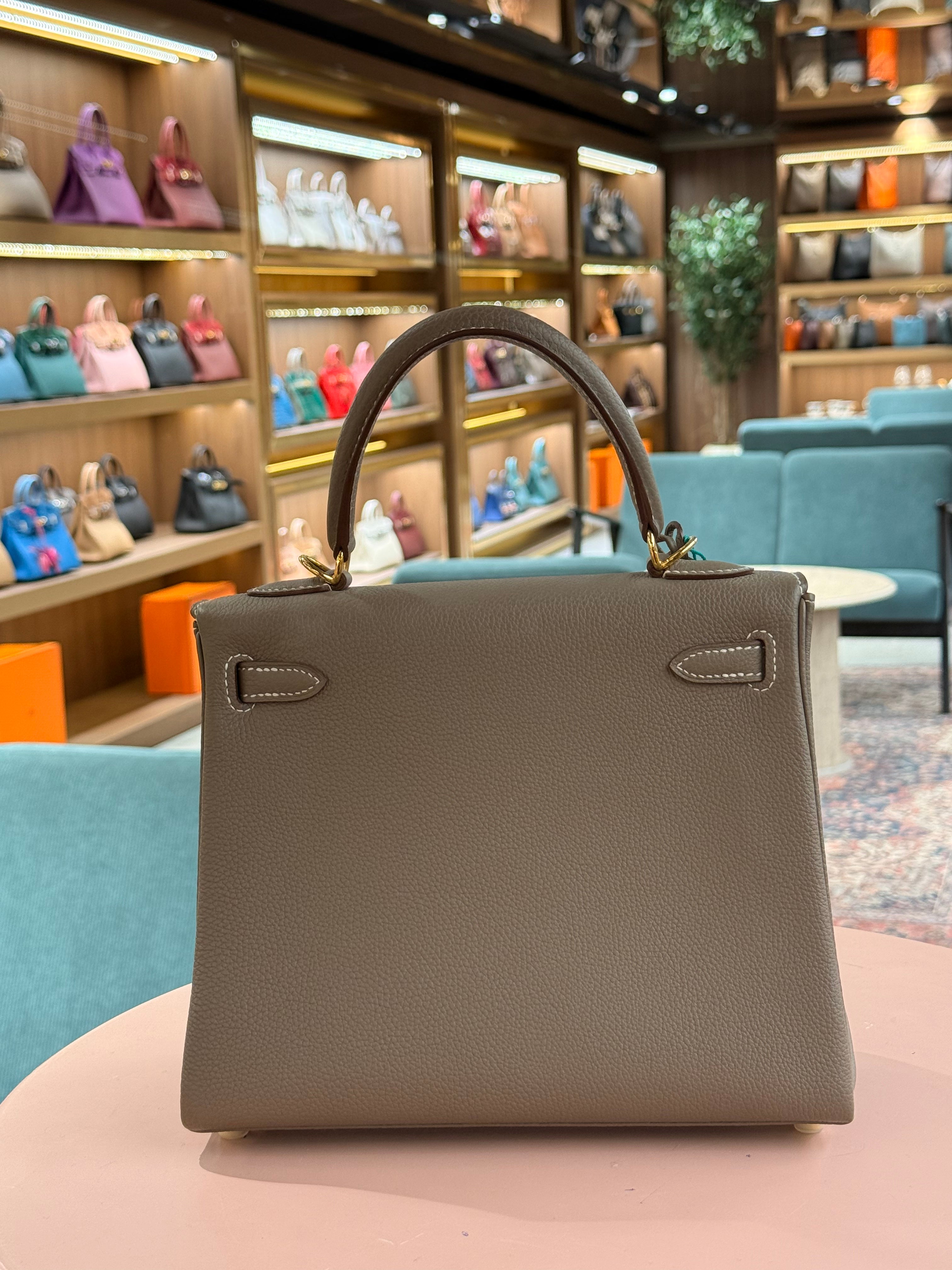 Hermes | Kelly (25) – Togo – Etoupe – Gold Hardware