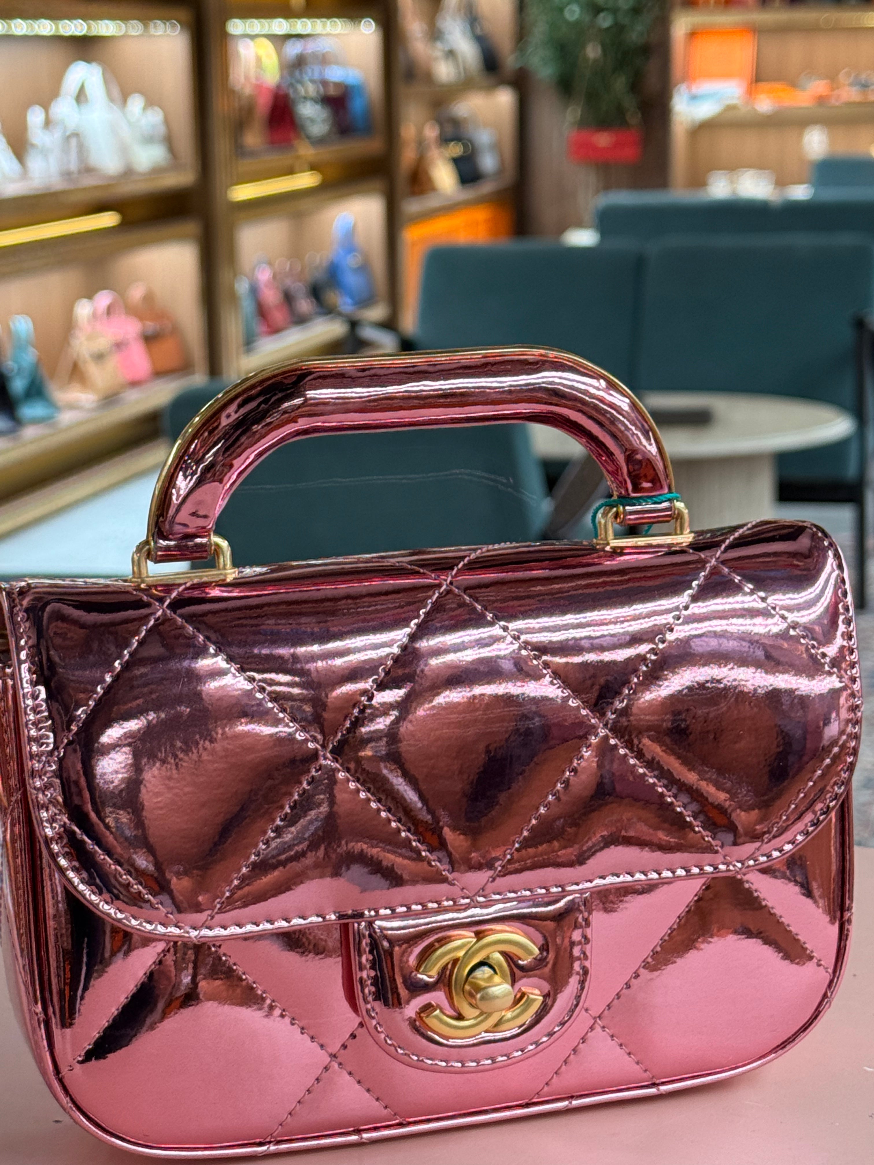 Chanel | BAG WITH HANDLE AND FLAP (Mini) – Patent Leather – Pink – Gold Hardware