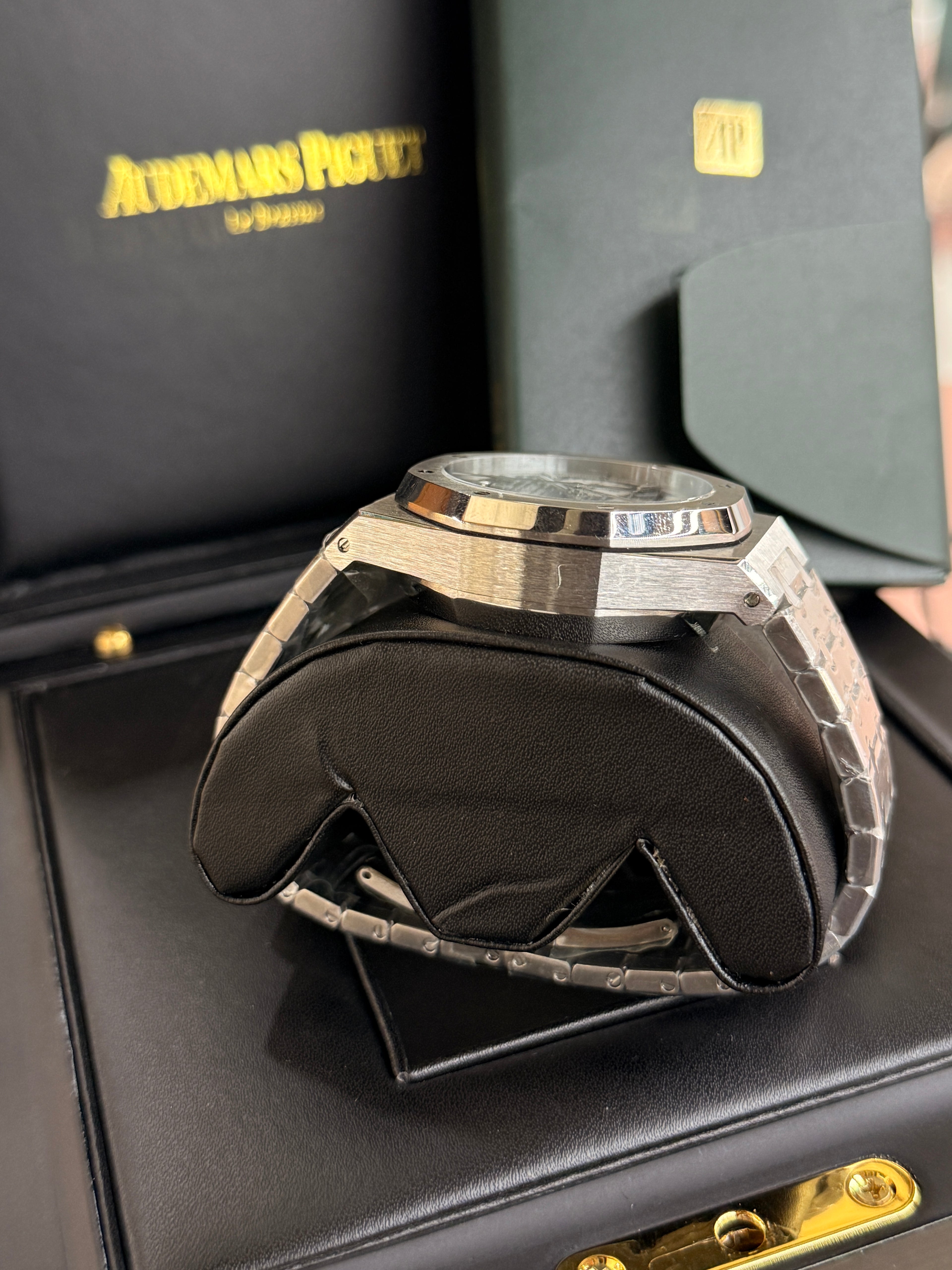 Audemars Piguet | Royal Oak Chronograph – Stainless Steel – Silver – Silver Hardware