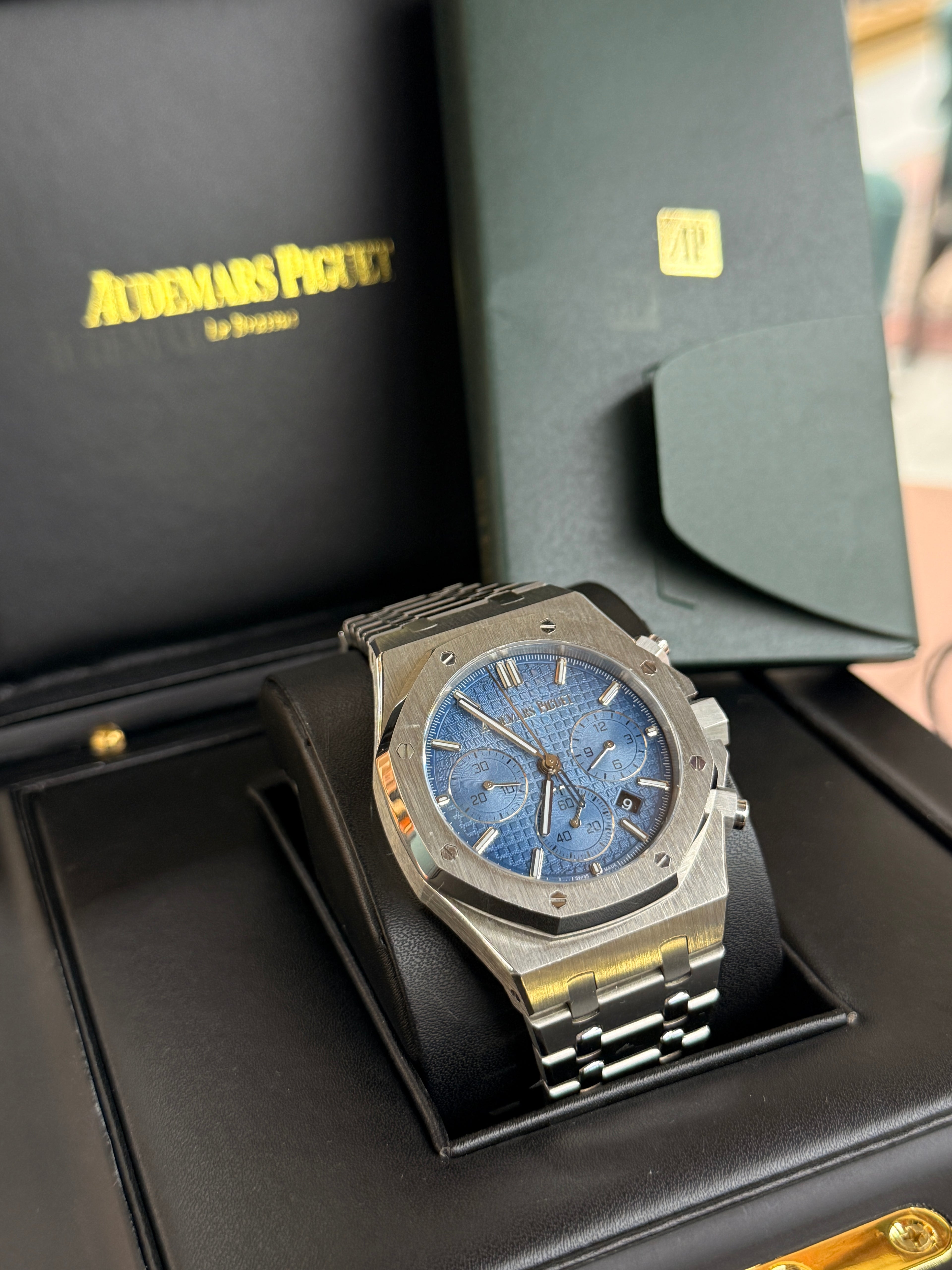 Audemars Piguet | Royal Oak Chronograph – Stainless Steel – Blue – Silver Hardware