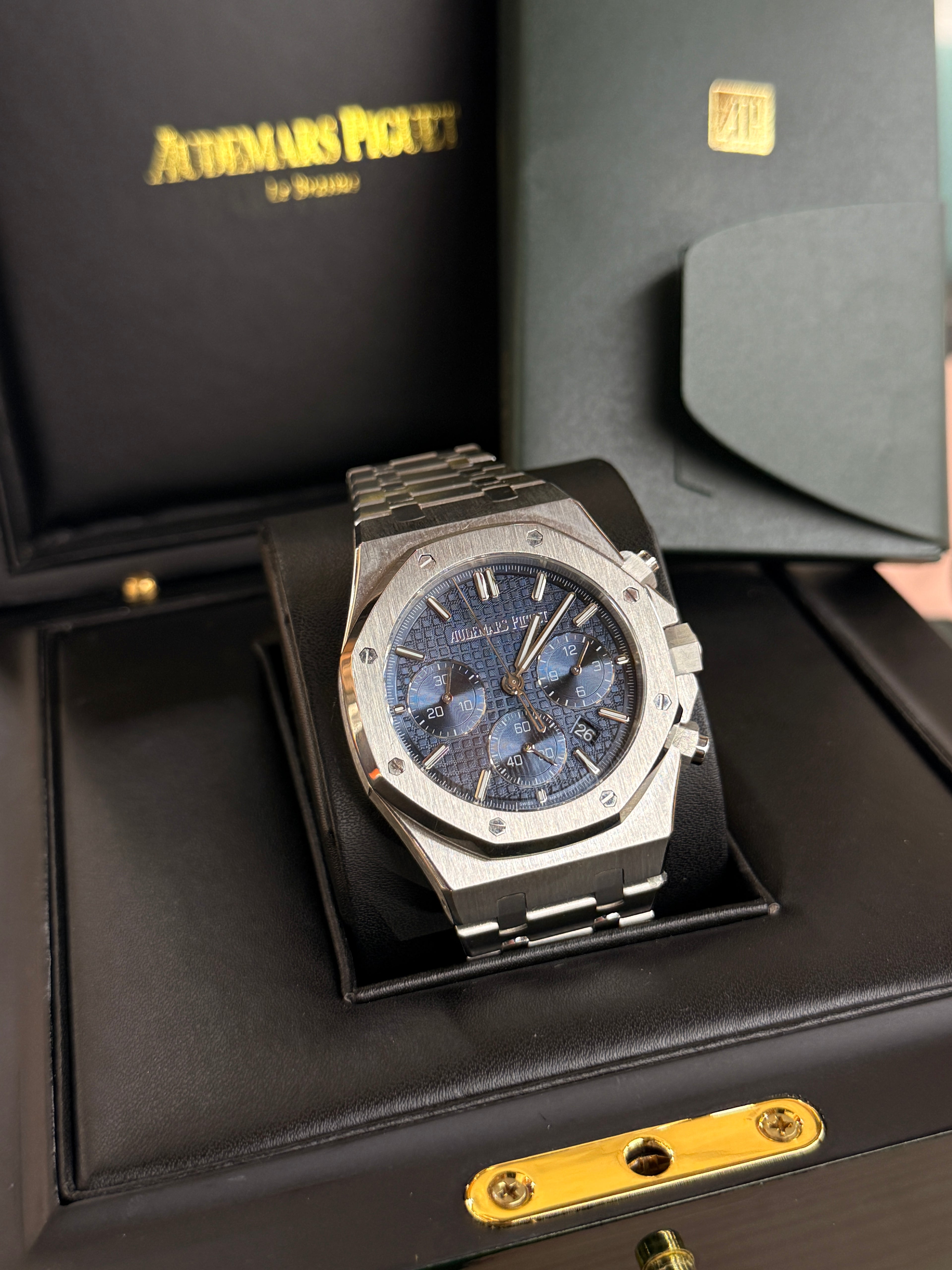 Audemars Piguet | Royal Oak Chronograph – Stainless Steel – Blue – Silver Hardware