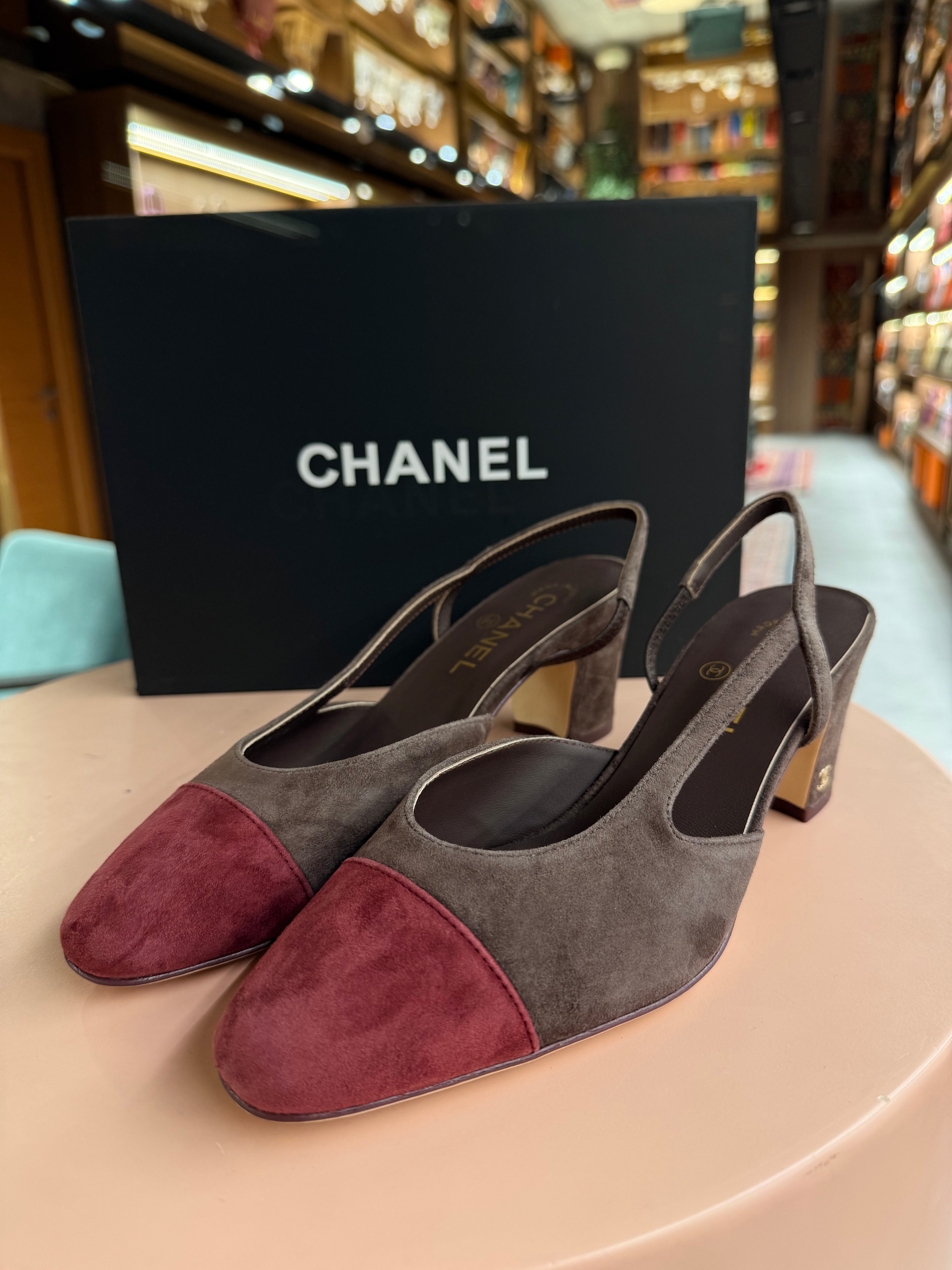Chanel | Slingback Heels – Suede – Grey and Burgundy – Gold Hardware