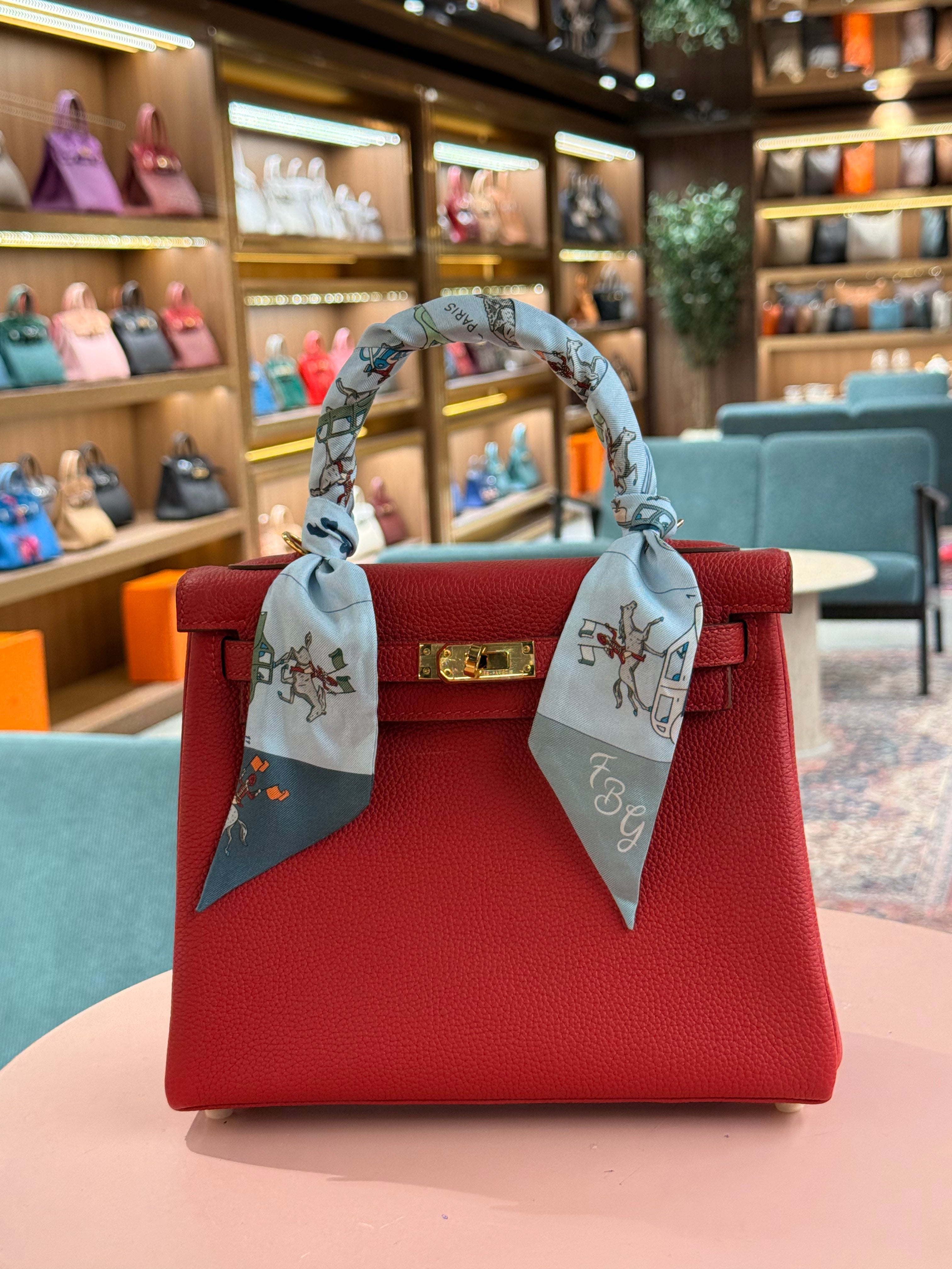 Hermes | Kelly (25) – Togo – Rouge H – Gold Hardware