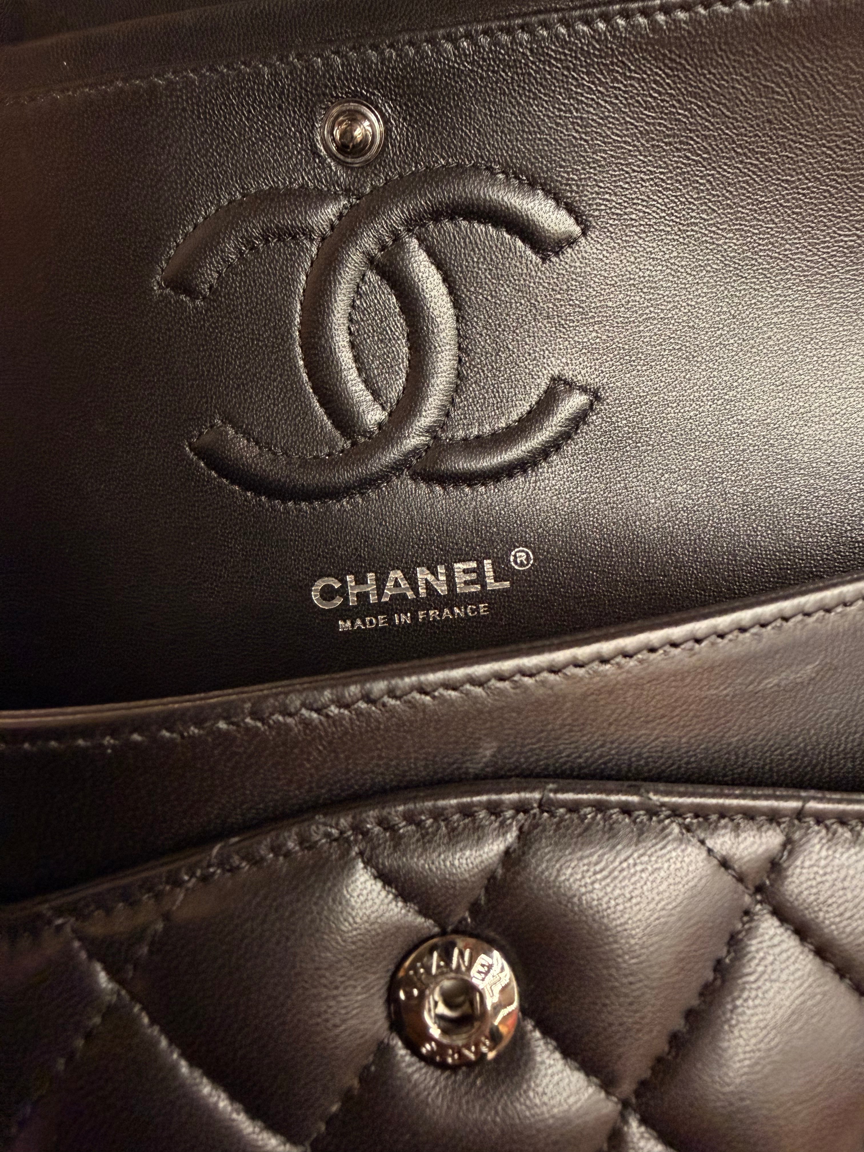Chanel | Classic Flap Bag (Medium) – Lambskin – Black – Gold Hardware