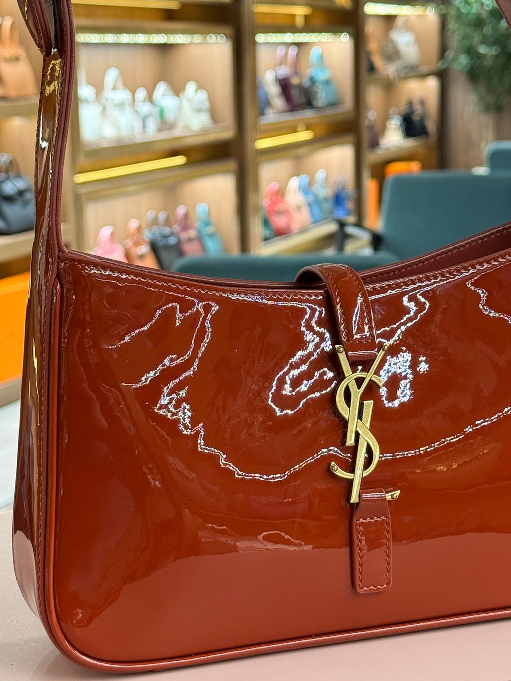YSL | 5-to-7-Hobo – Patent Leather – Rouge – Gold Hardware